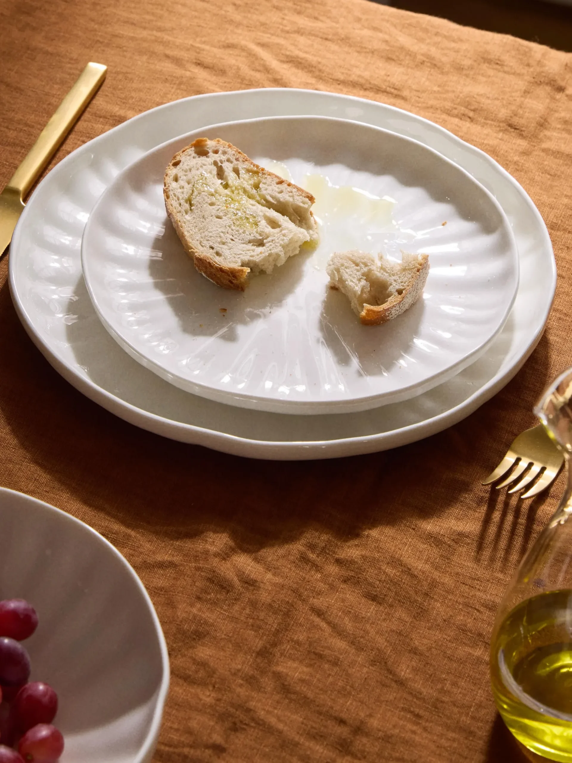 Servizio di piatti in porcellana con rilievo Sali, 4 persone (12 pz)
