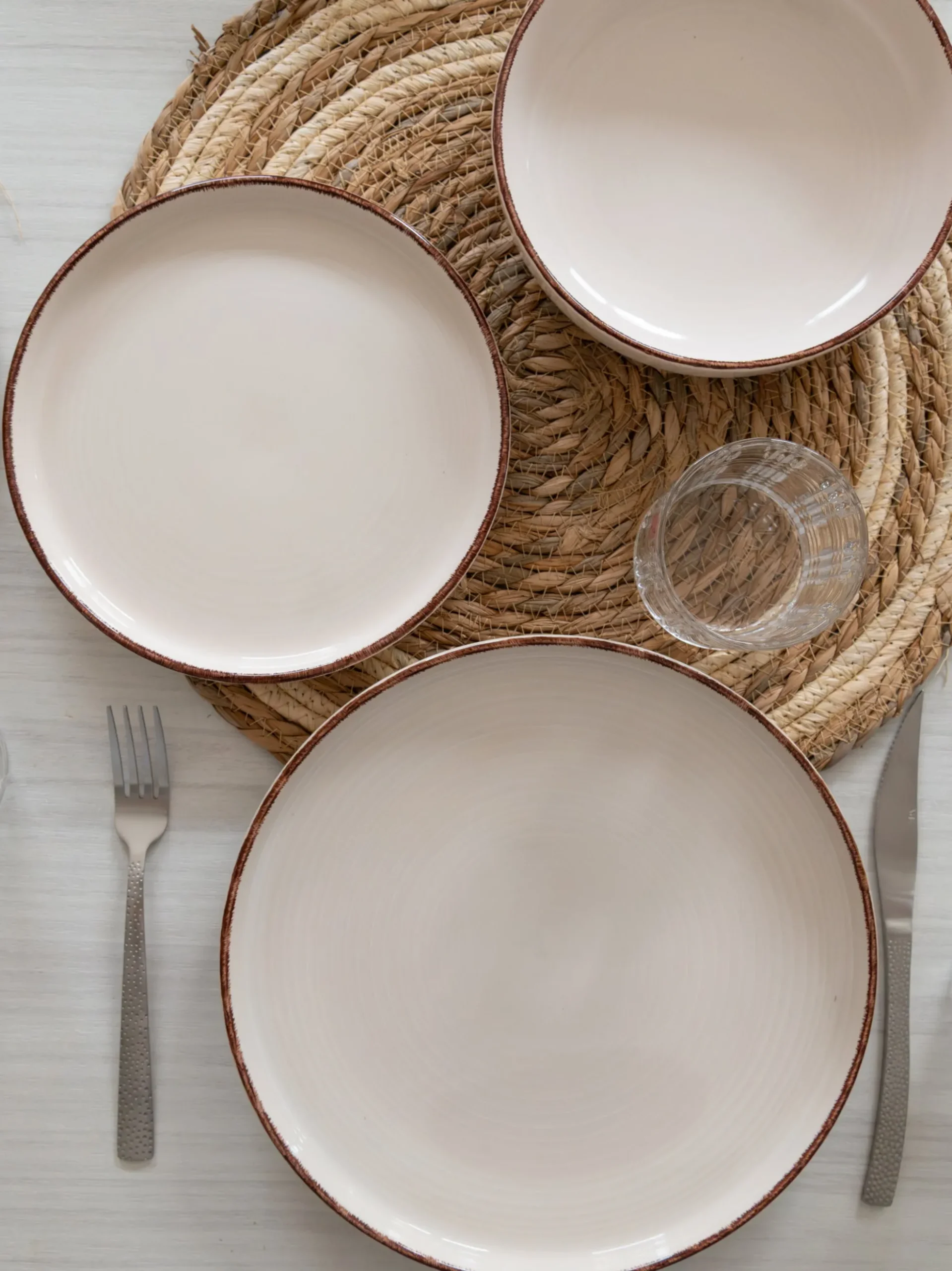 Servizio di piatti dipinto a mano Baita Modern, 6 persone, set da 18