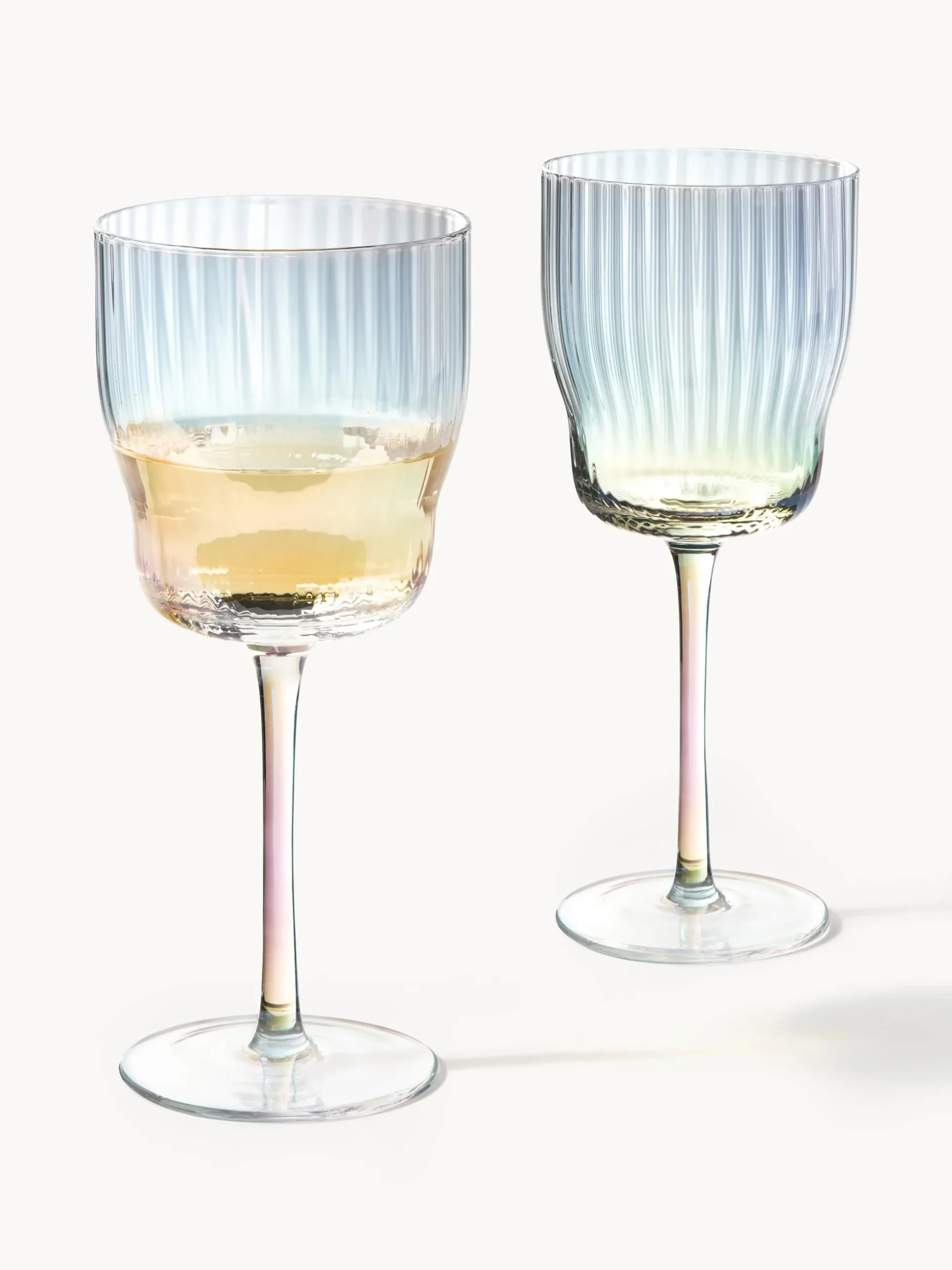 Set di 4 bicchieri da vino in vetro soffiato con rilievo rigato e lucentezza madreperlacea Juno