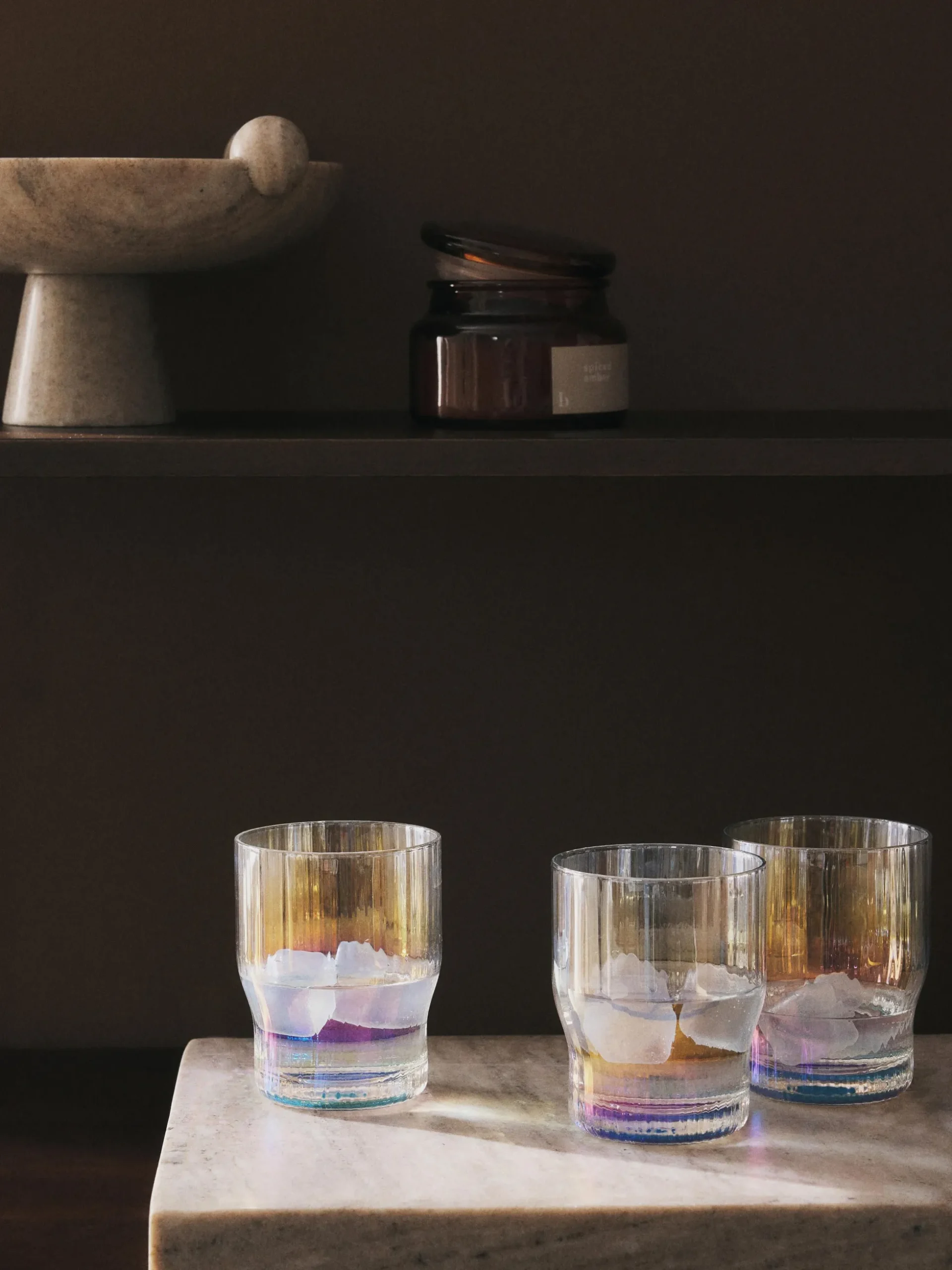 Set di 4 bicchieri in vetro soffiato con rilievo rigato e lucentezza madreperlacea Juno