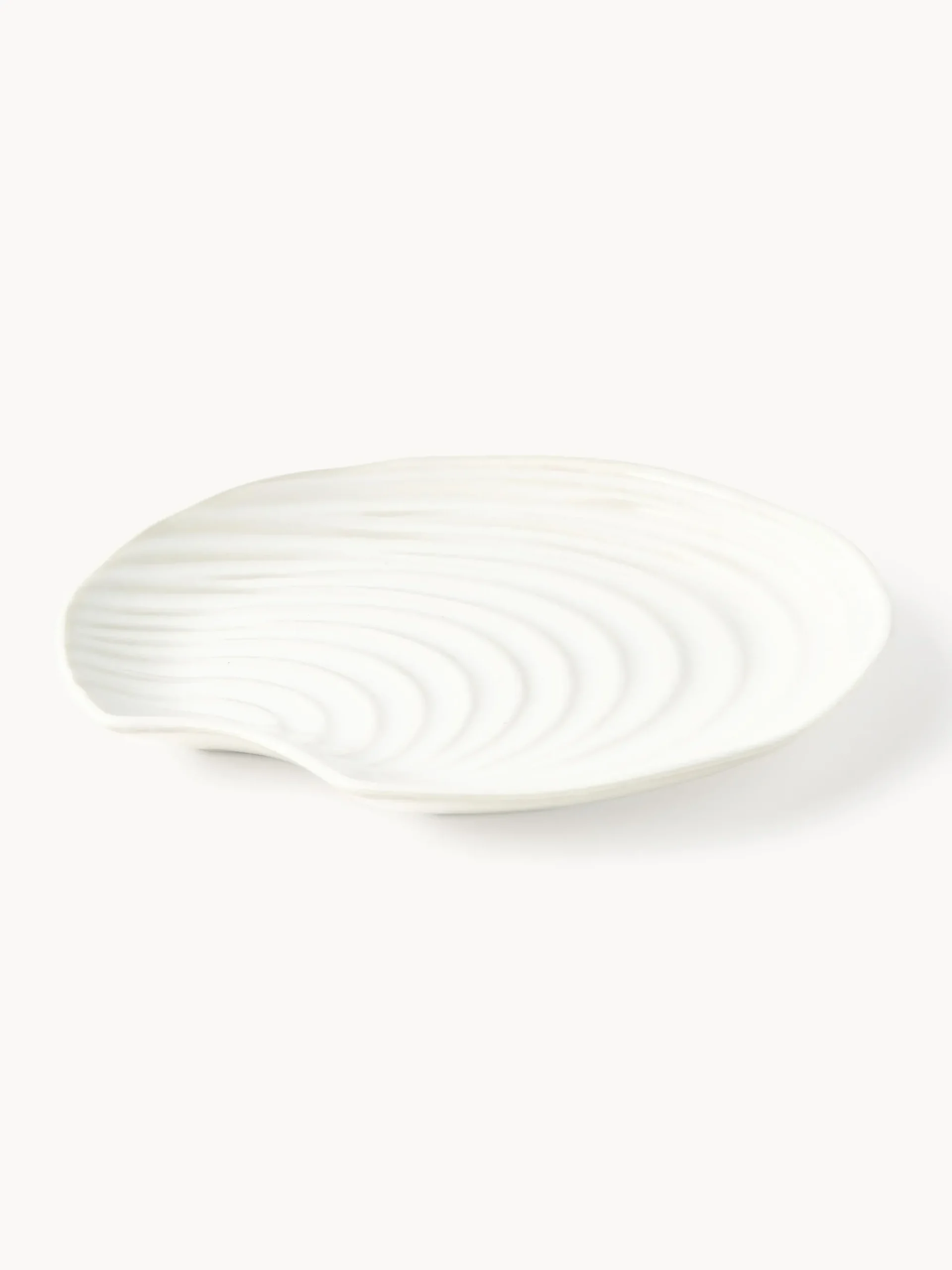 Set di 4 piatti a forma di conchiglia in porcellana Andrina