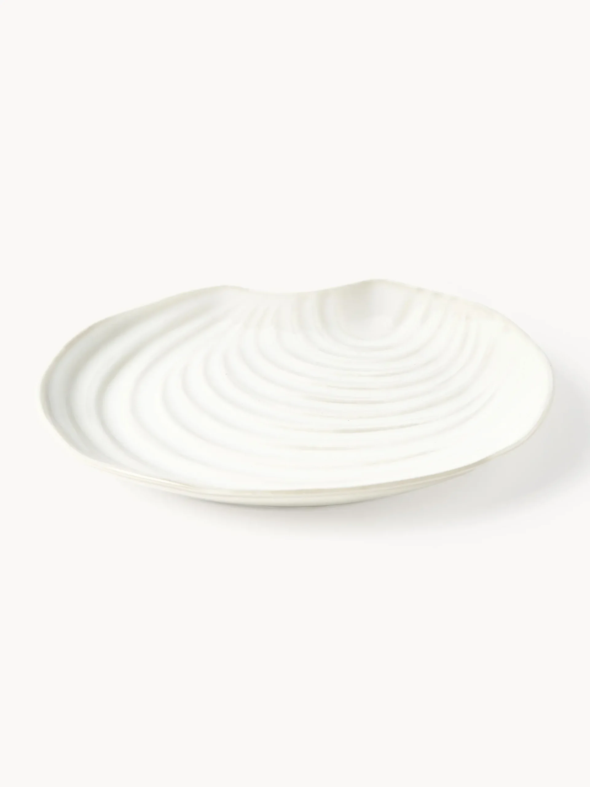 Set di 4 piatti a forma di conchiglia in porcellana Andrina
