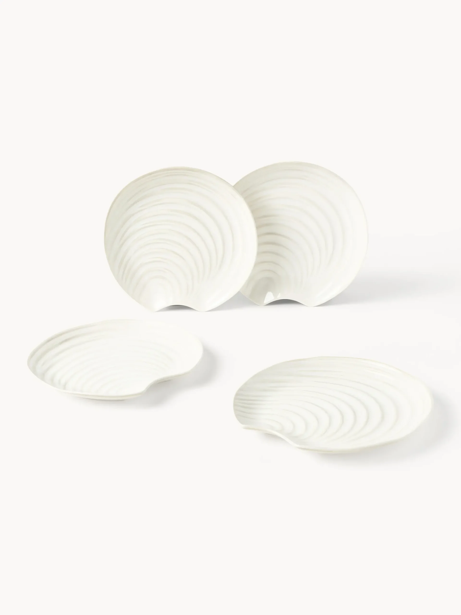 Set di 4 piatti a forma di conchiglia in porcellana Andrina