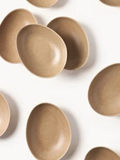 Set di 4 piatti fondi fatti a mano dalla forma organica Macey