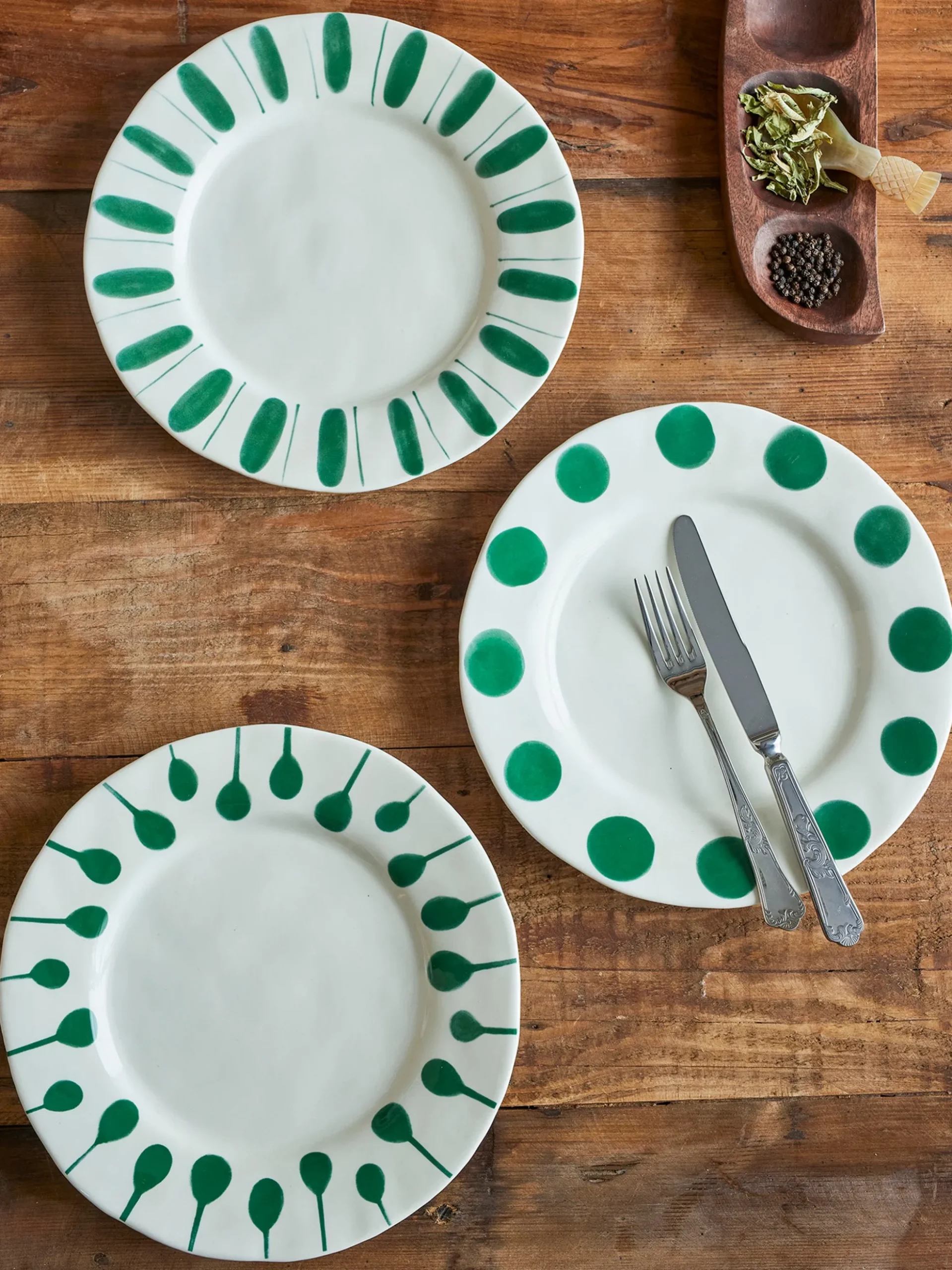 Set di 3 piatti piani dipinti a mano Linora