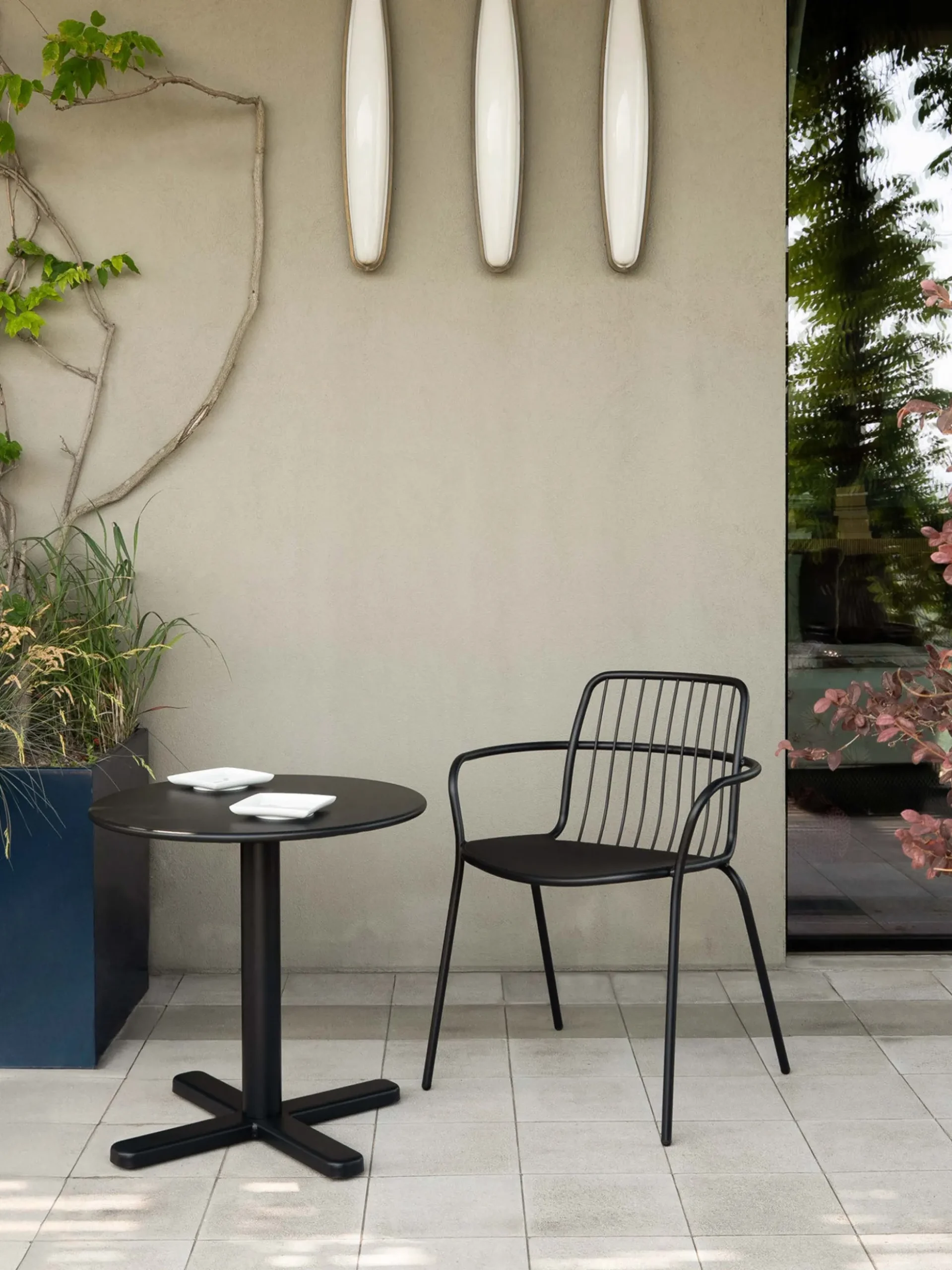 Set di 2 sedie da giardino impilabili con braccioli Alisea