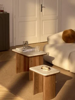 Set di 2 tavolini in legno di quercia con piano in travertino Chandler