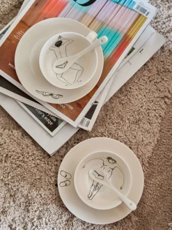 Set di 4 tazze da caffè dipinte a mano con piattini e cucchiaini Undressed