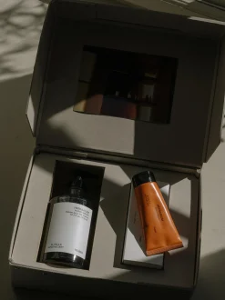 Set regalo per la cura delle mani Herbarium (arancio, ginepro, rosa e legno di Ho) 2 pz