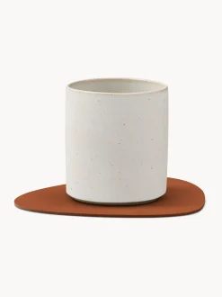 Set di 4 sottobicchieri in pelle fatti a mano dalla forma asimmetrica Curve