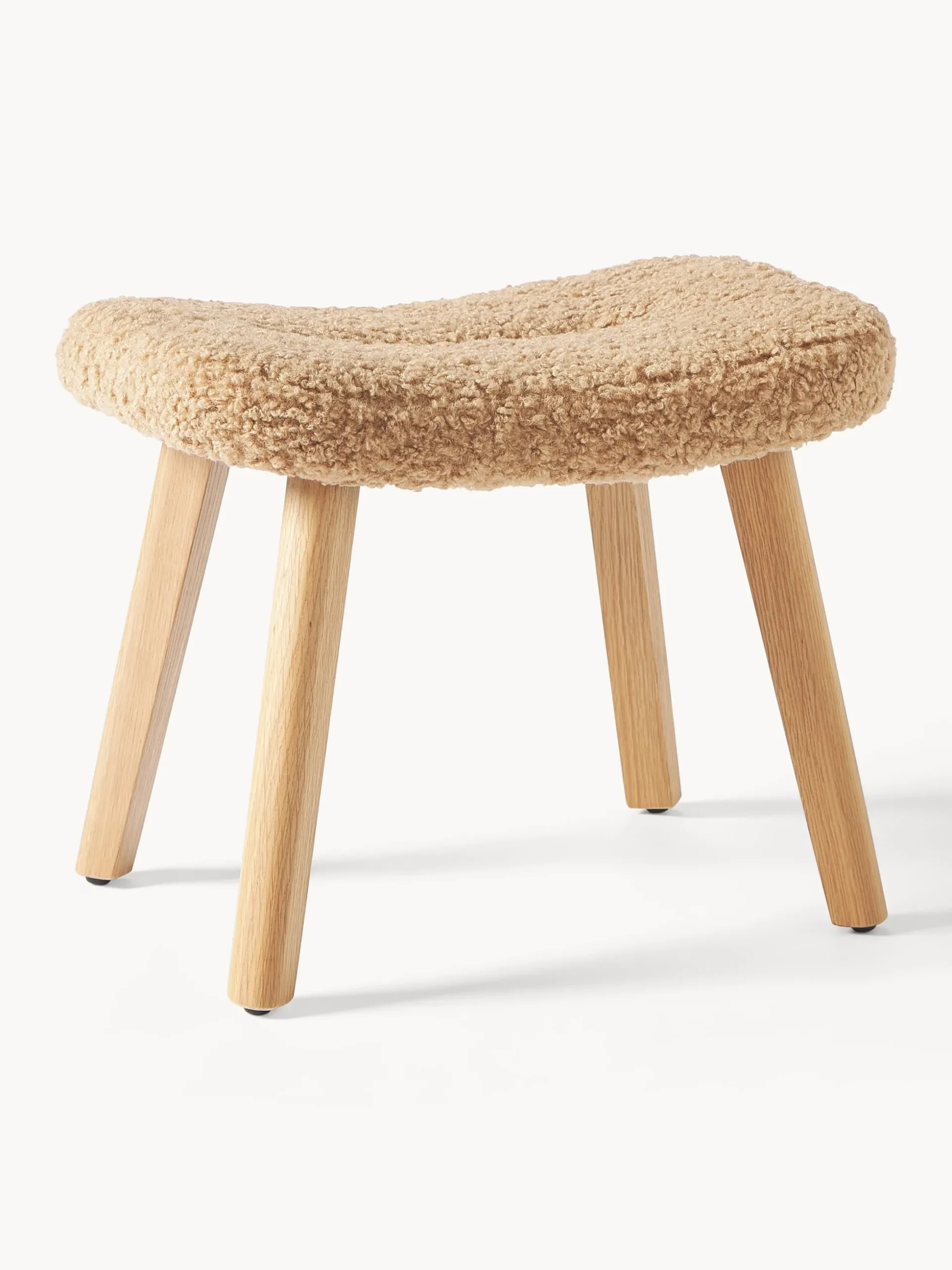 Sgabello imbottito in teddy con gambe in legno Wing
