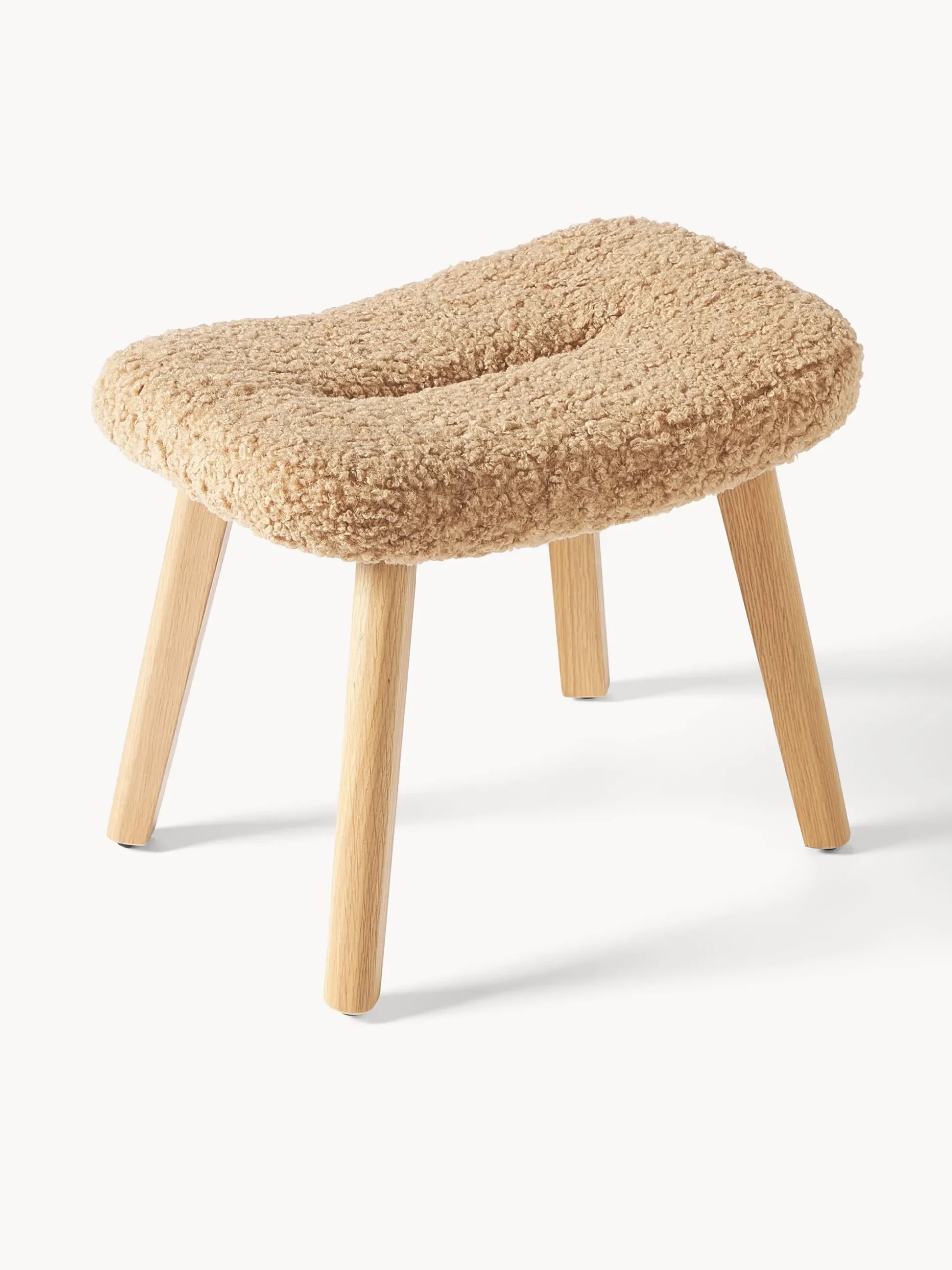 Sgabello imbottito in teddy con gambe in legno Wing