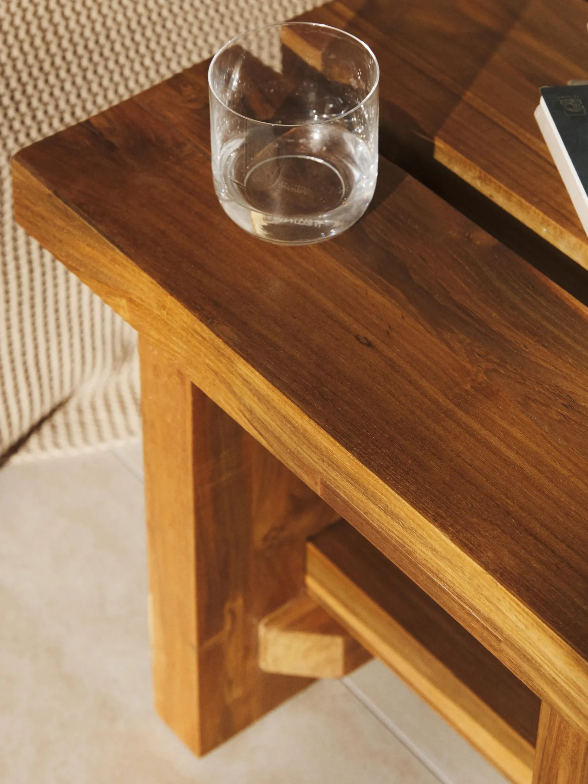 Sgabello in legno di teak Hugo