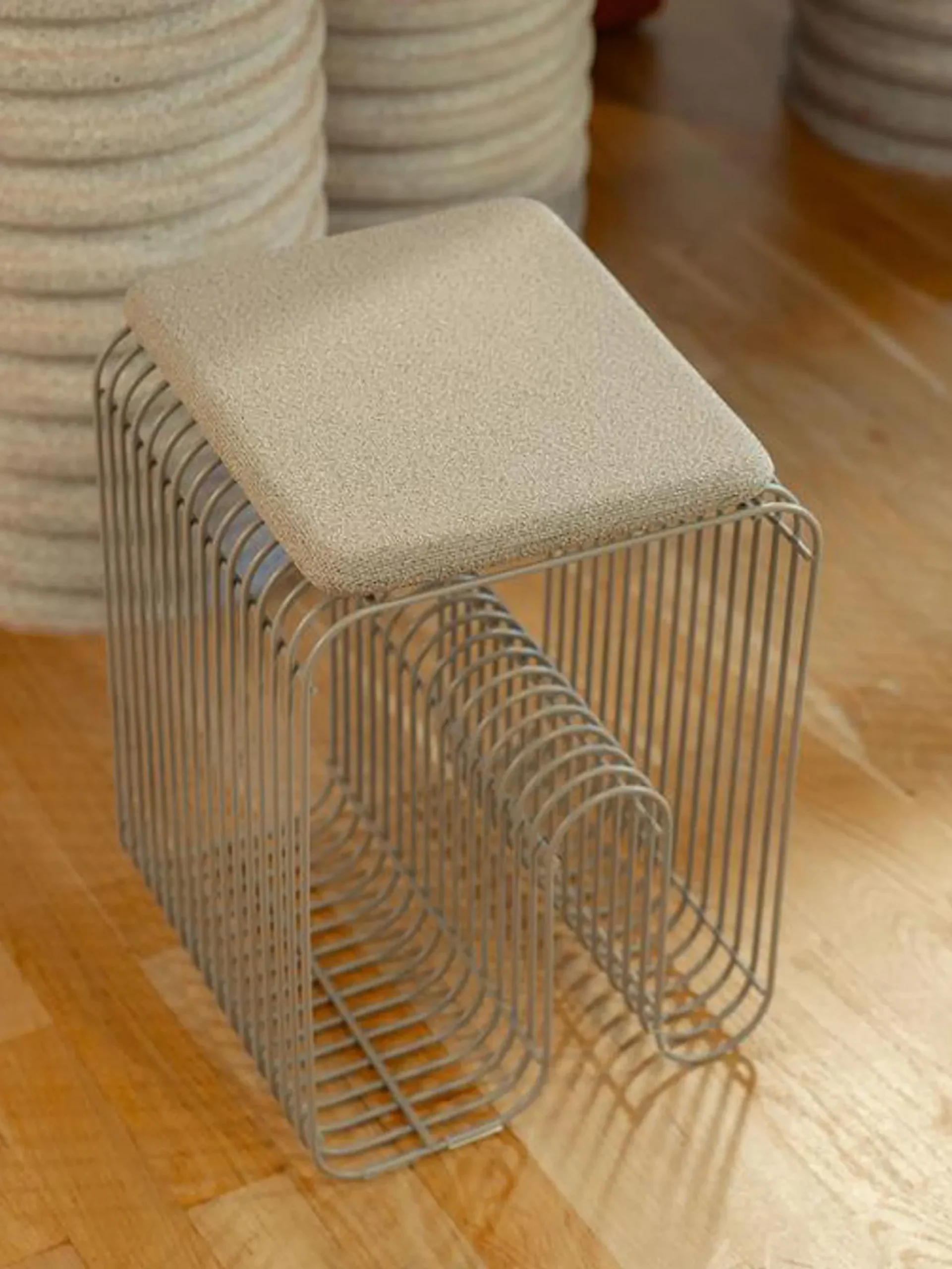 Sgabello in metallo Curva