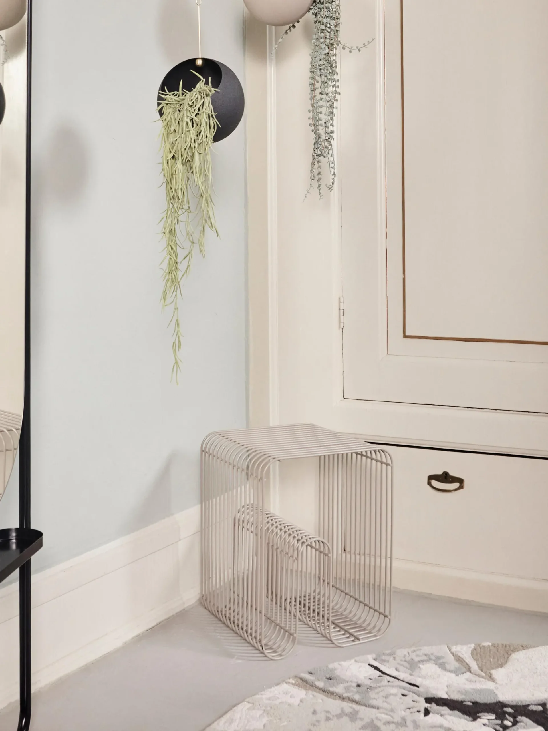 Sgabello in metallo Curva