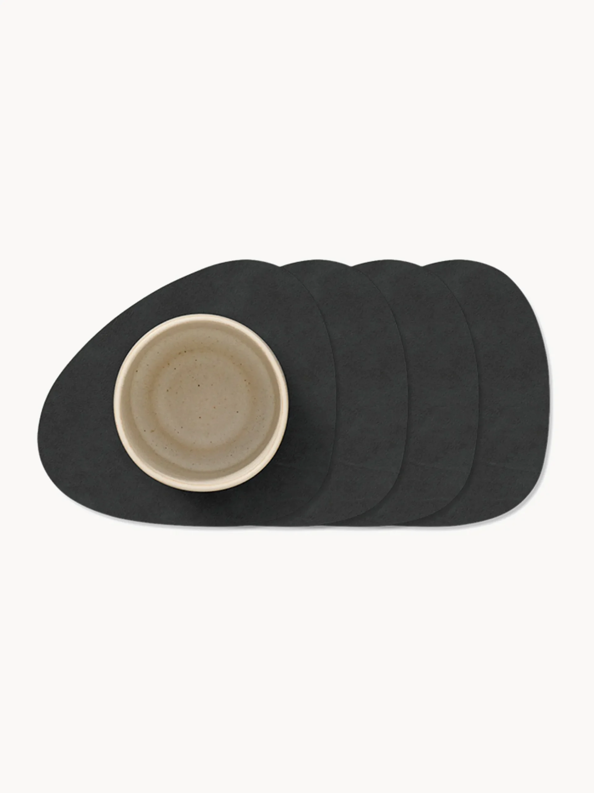 Sottobicchiere dalla forma asimmetrica in pelle Curve 4 pz