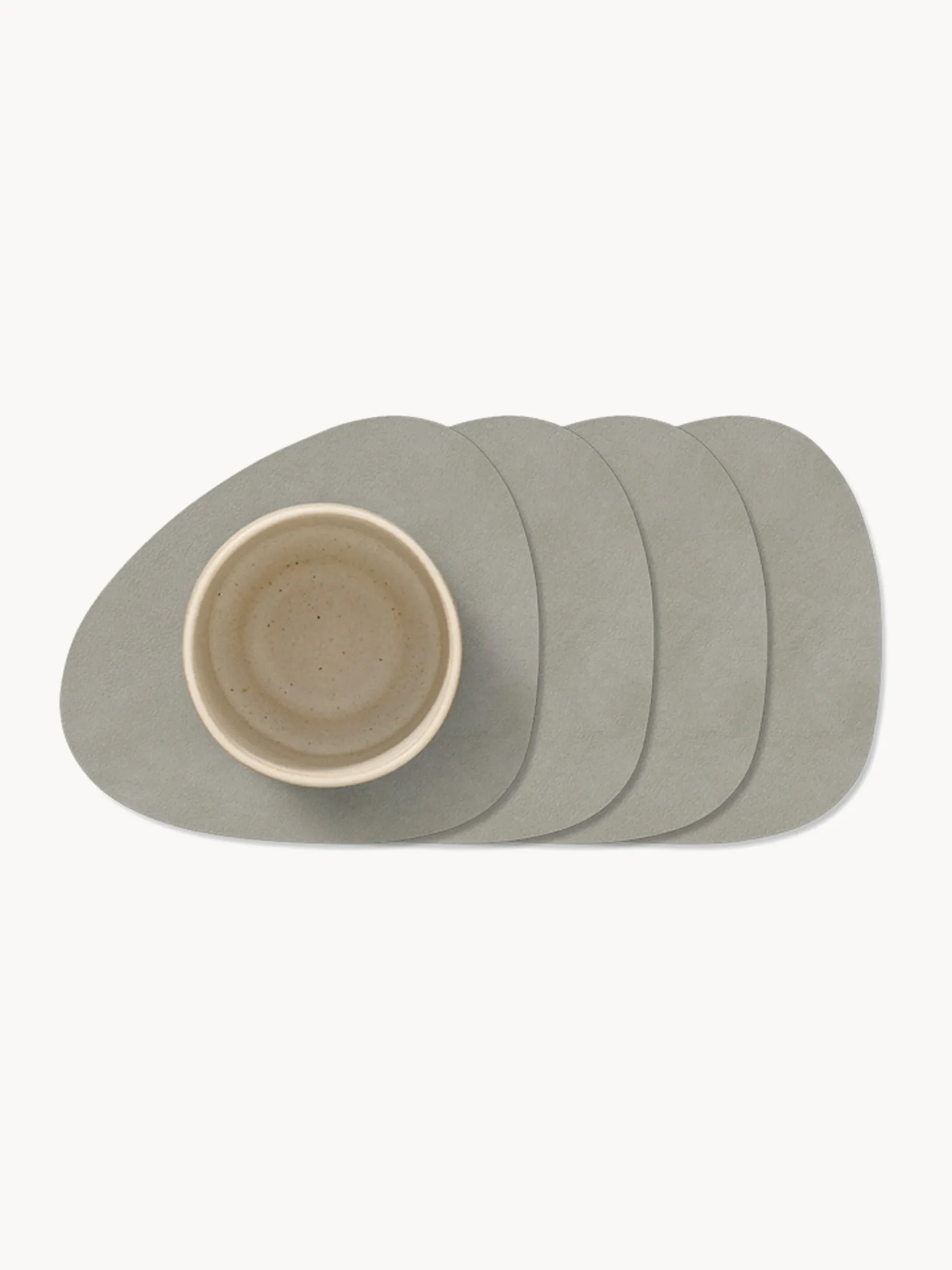 Sottobicchiere in pelle dalla forma asimmetrica Curve 4 pz