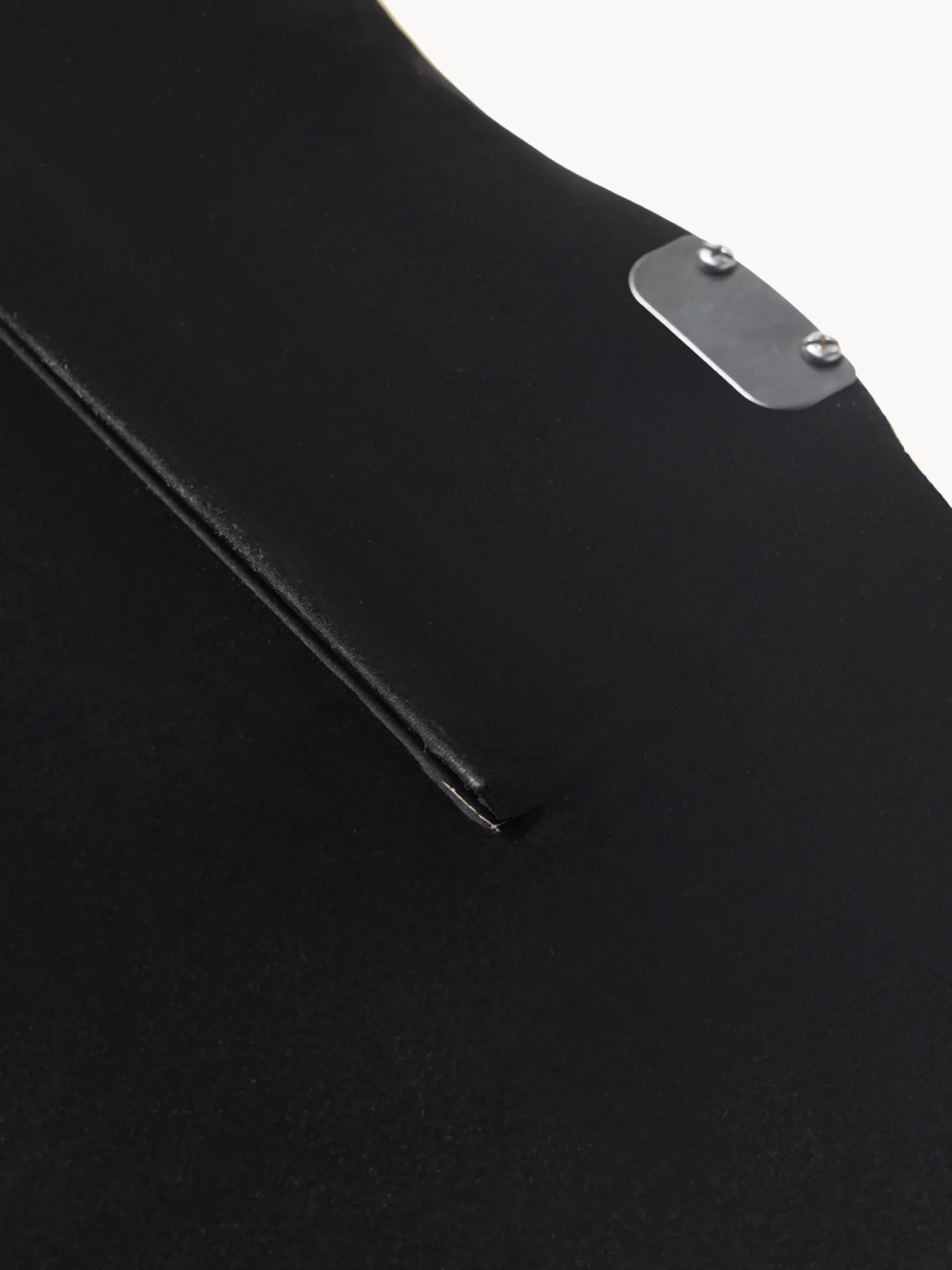 Specchio a figura intera con cornice ondulata in metallo Reggie