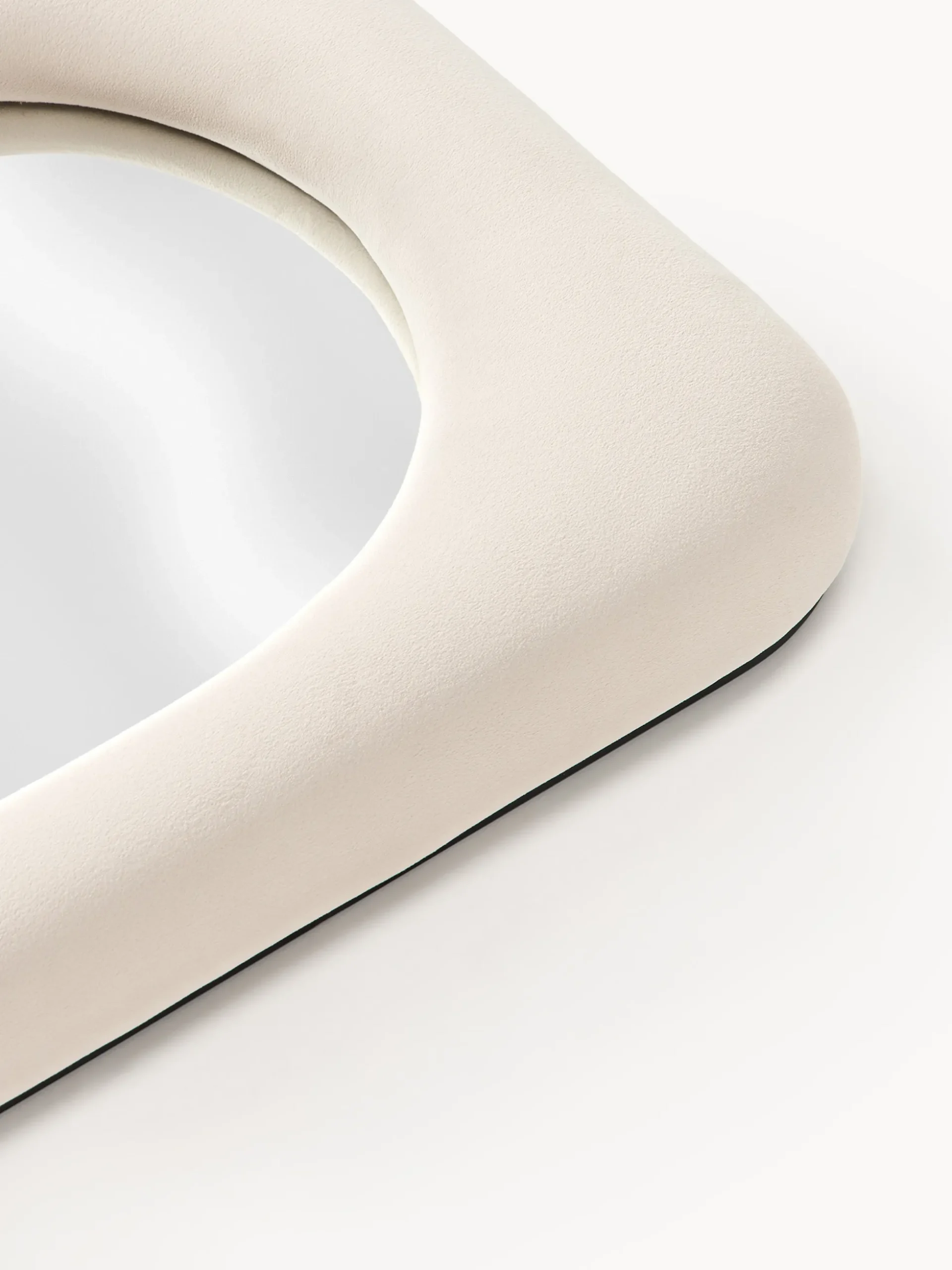 Specchio da parete con cornice in velluto Zola