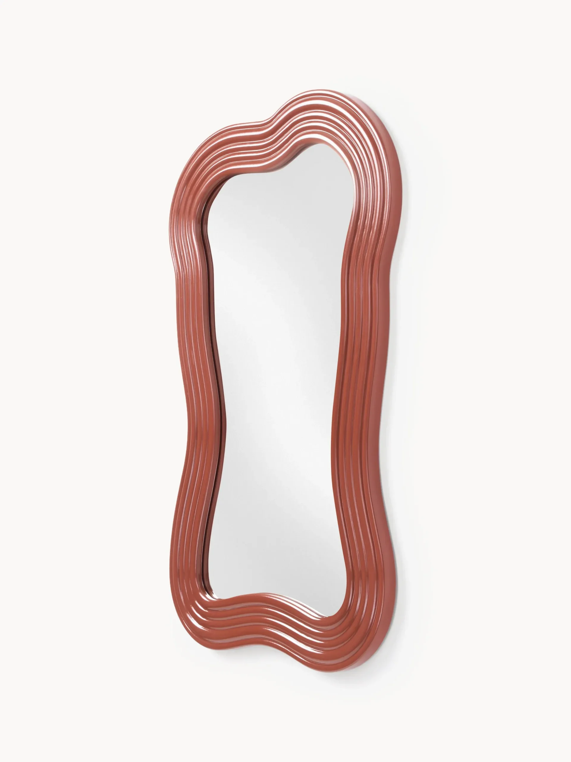 Specchio da parete con cornice ondulata Cosimo