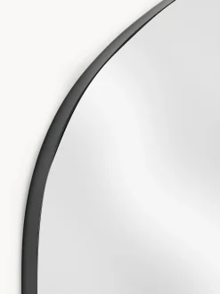 Specchio da parete dalla forma curva Oiva
