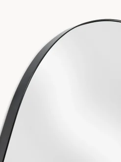 Specchio da parete dalla forma curva Oiva
