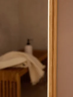 Specchio angolare da parete con cornice in legno di quercia Levan