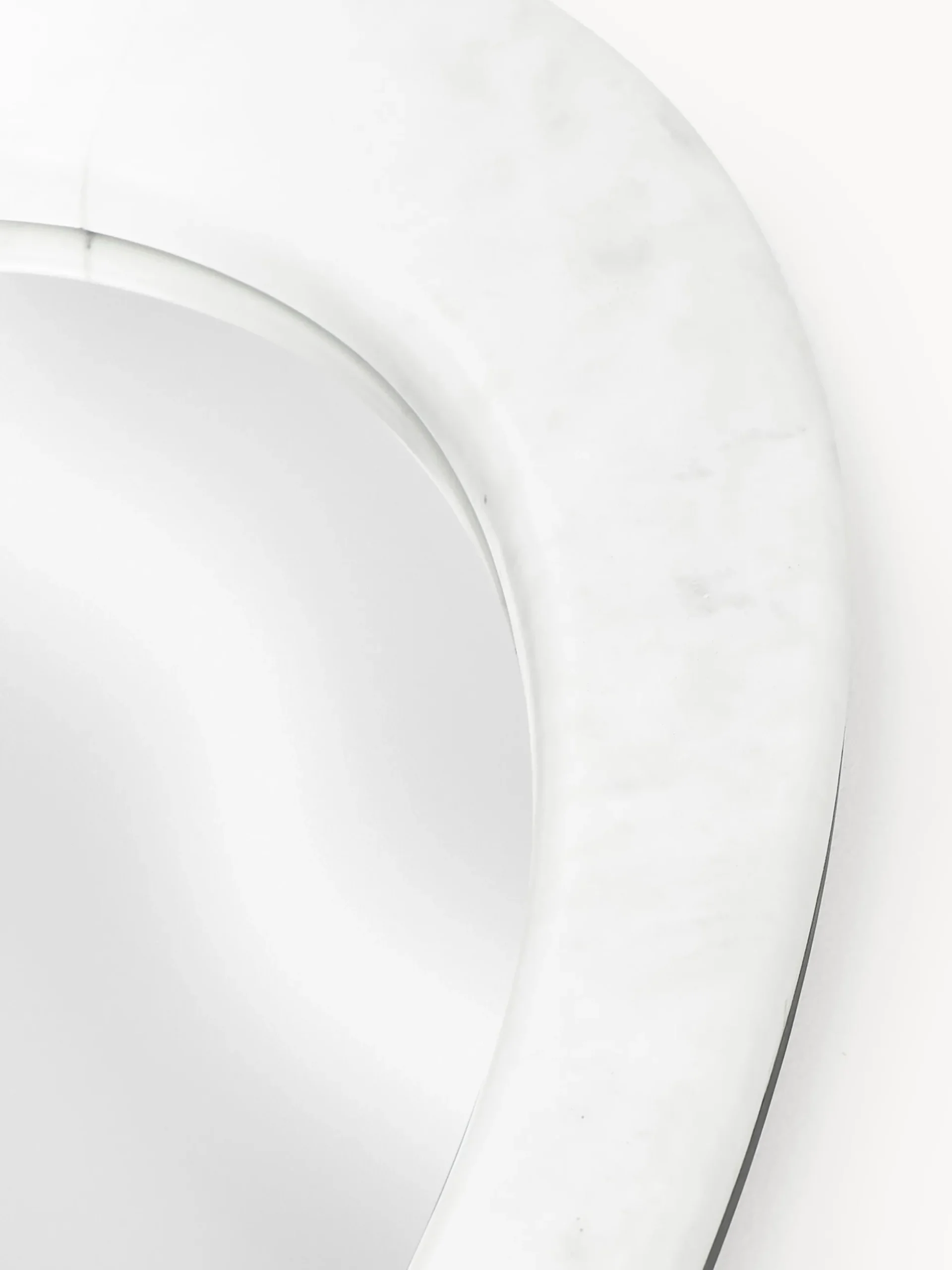 Specchio da parete con cornice in marmo Meringue