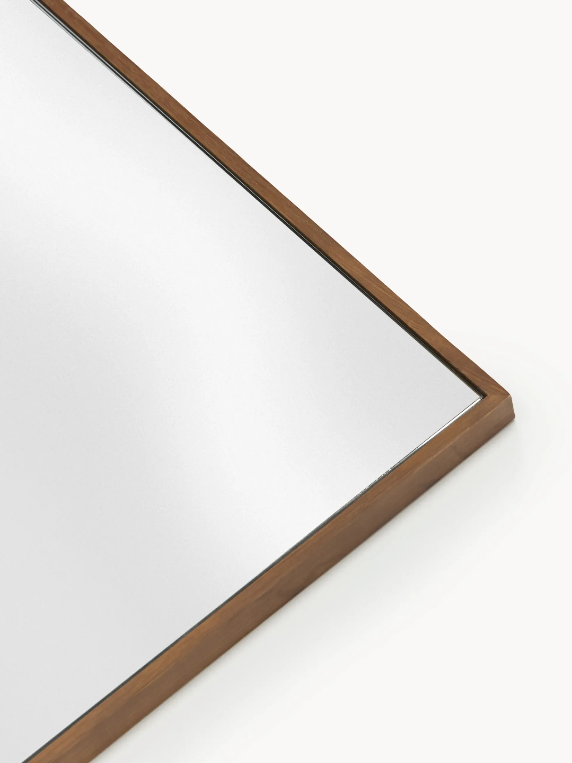 Specchio da parete con cornice in legno di quercia Avery