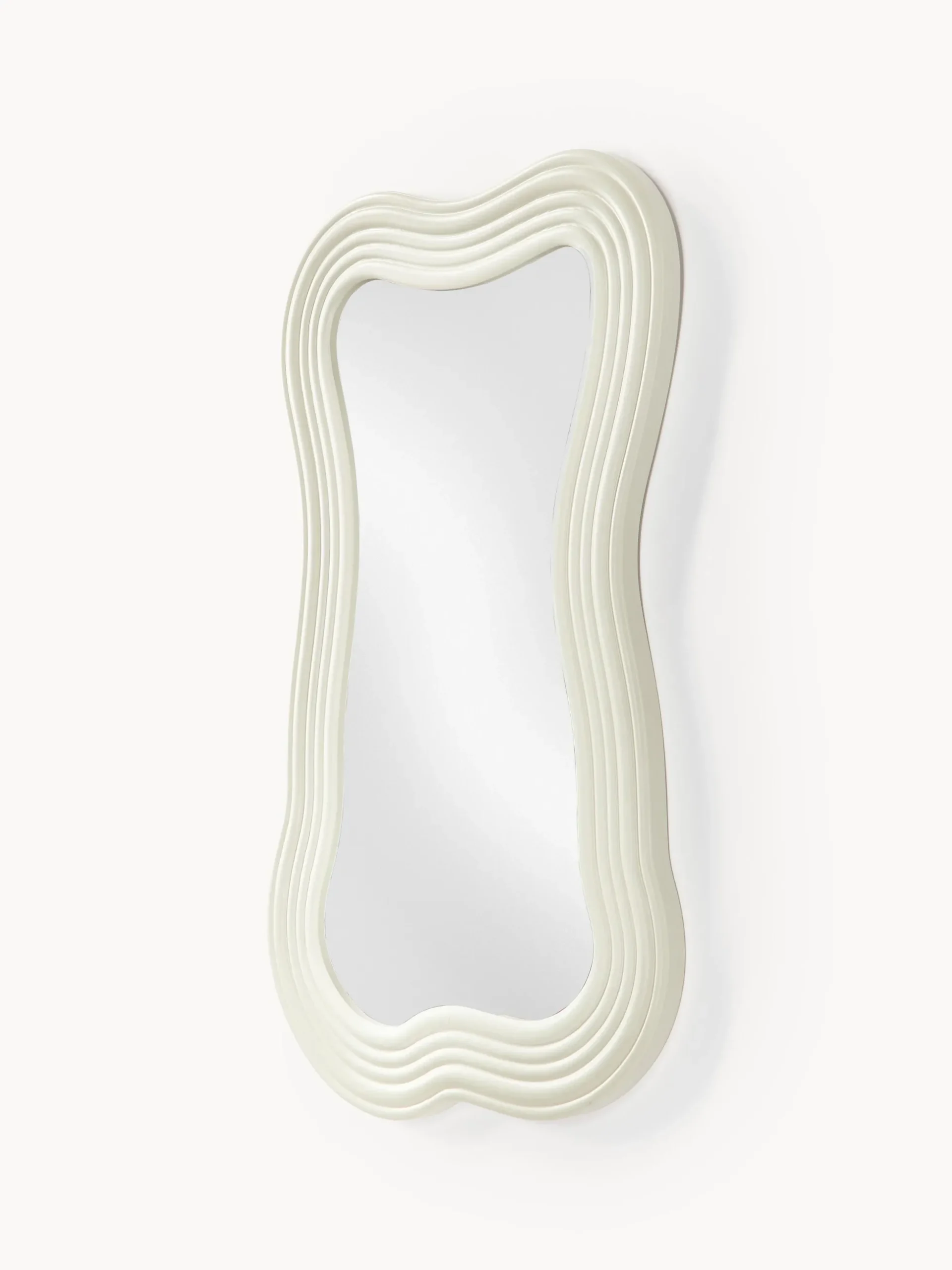 Specchio da parete con cornice ondulata Cosimo