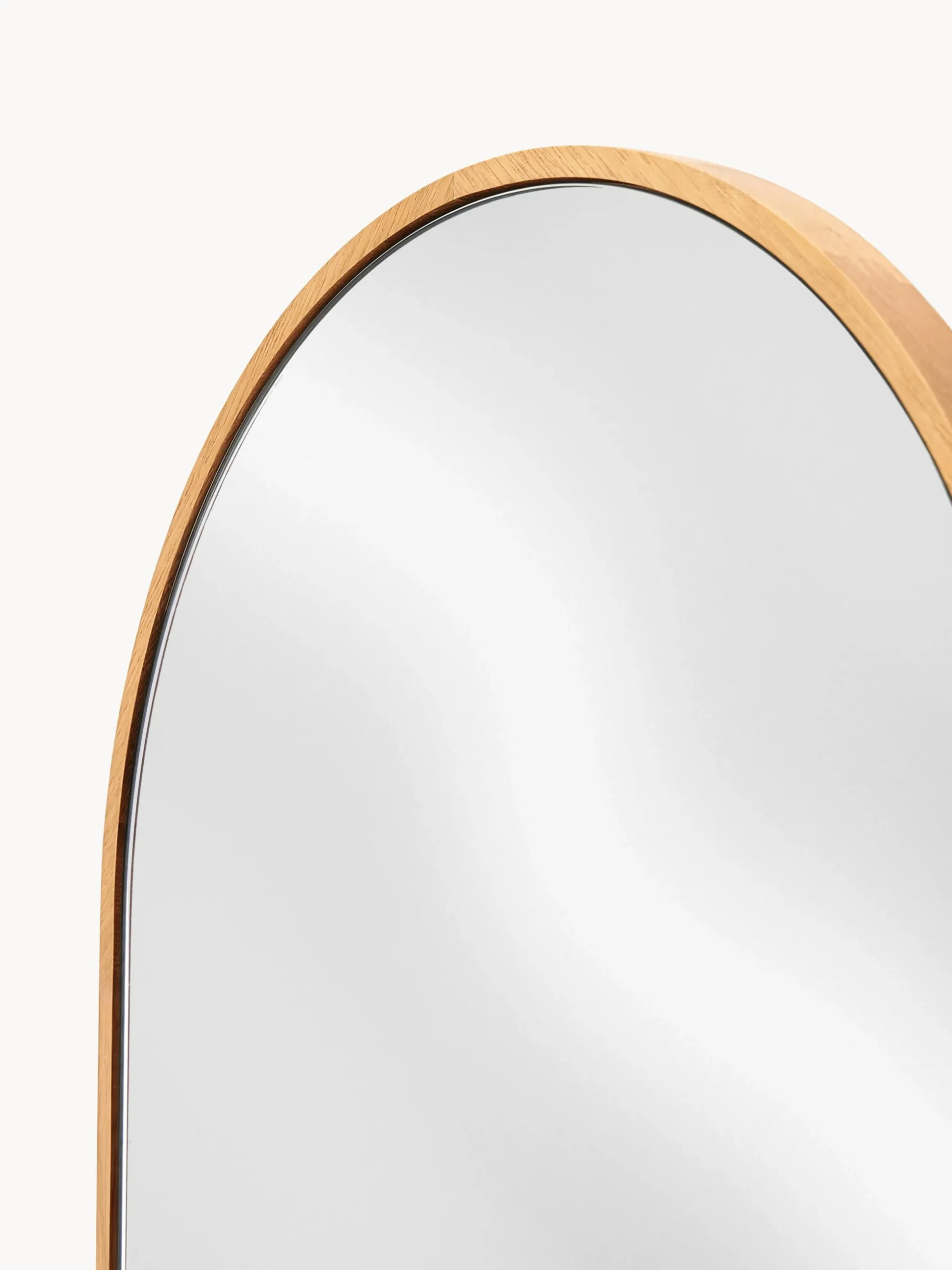Specchio da parete ovale con cornice in legno di quercia Avery