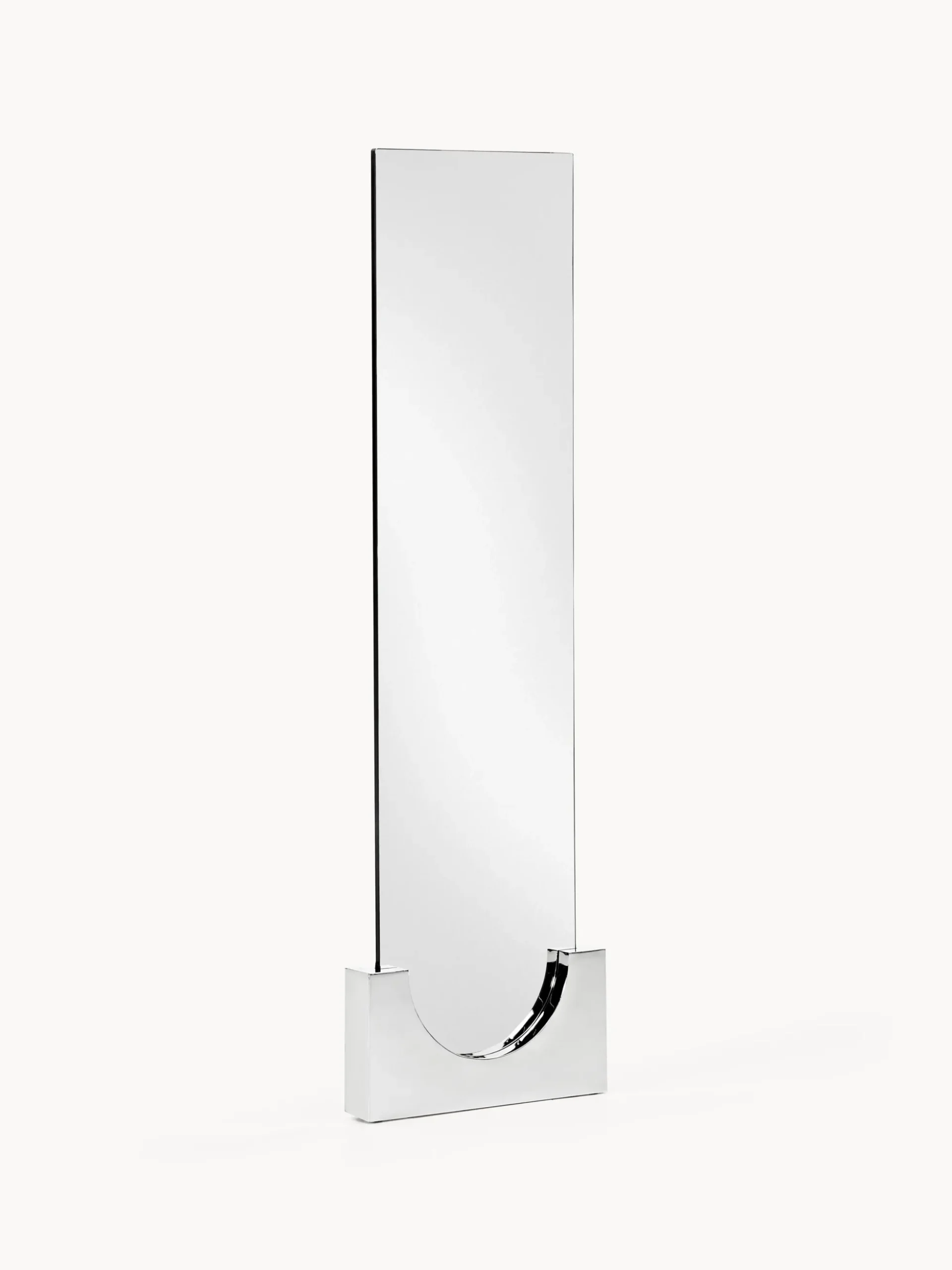 Specchio quadrato da terra con base in metallo Finn