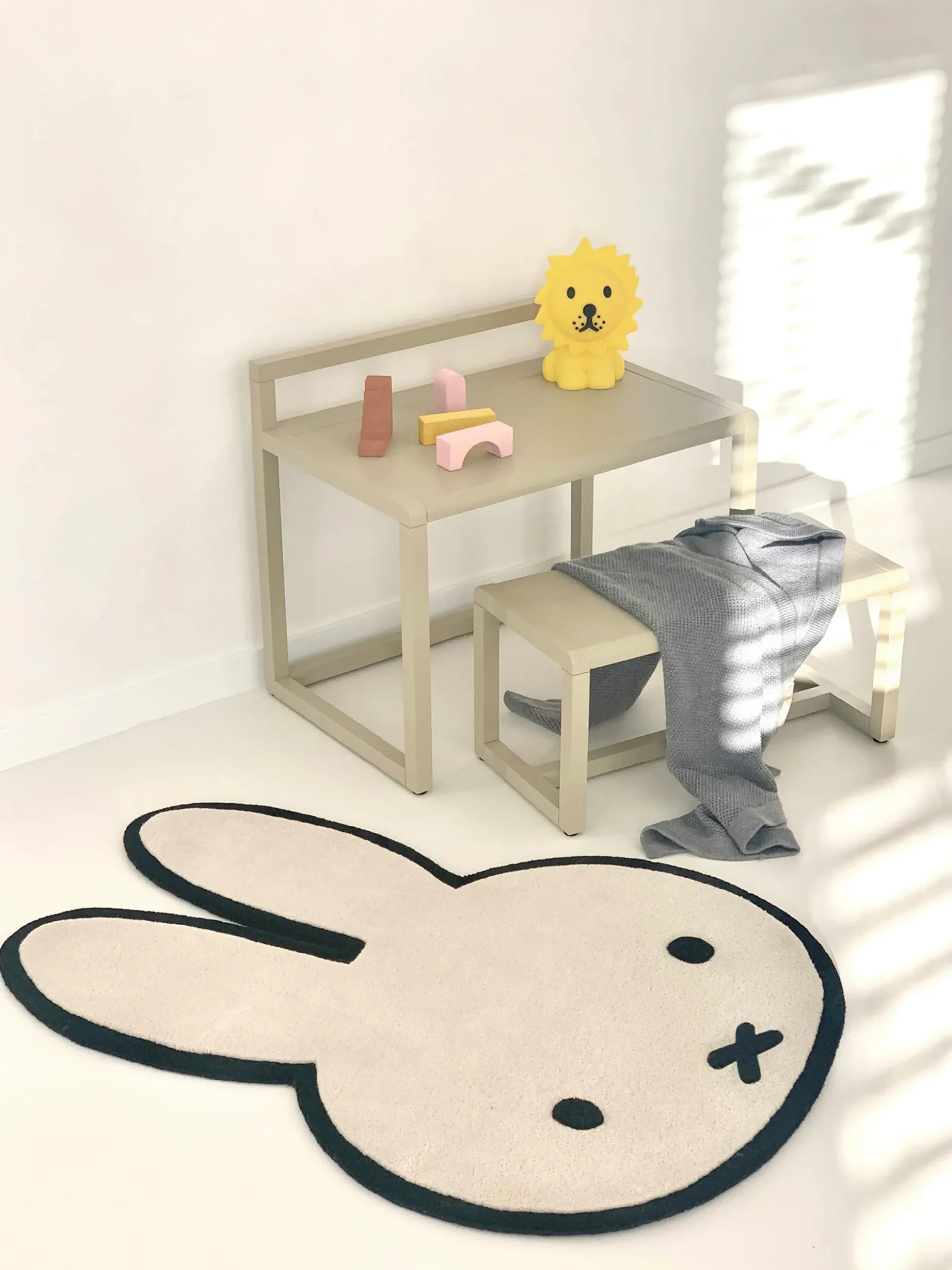 Tappeto per bambini fatto a mano con forma di coniglio Miffy
