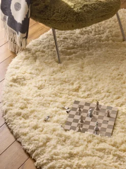 Tappeto fatto a mano dalla forma organica Tully OW