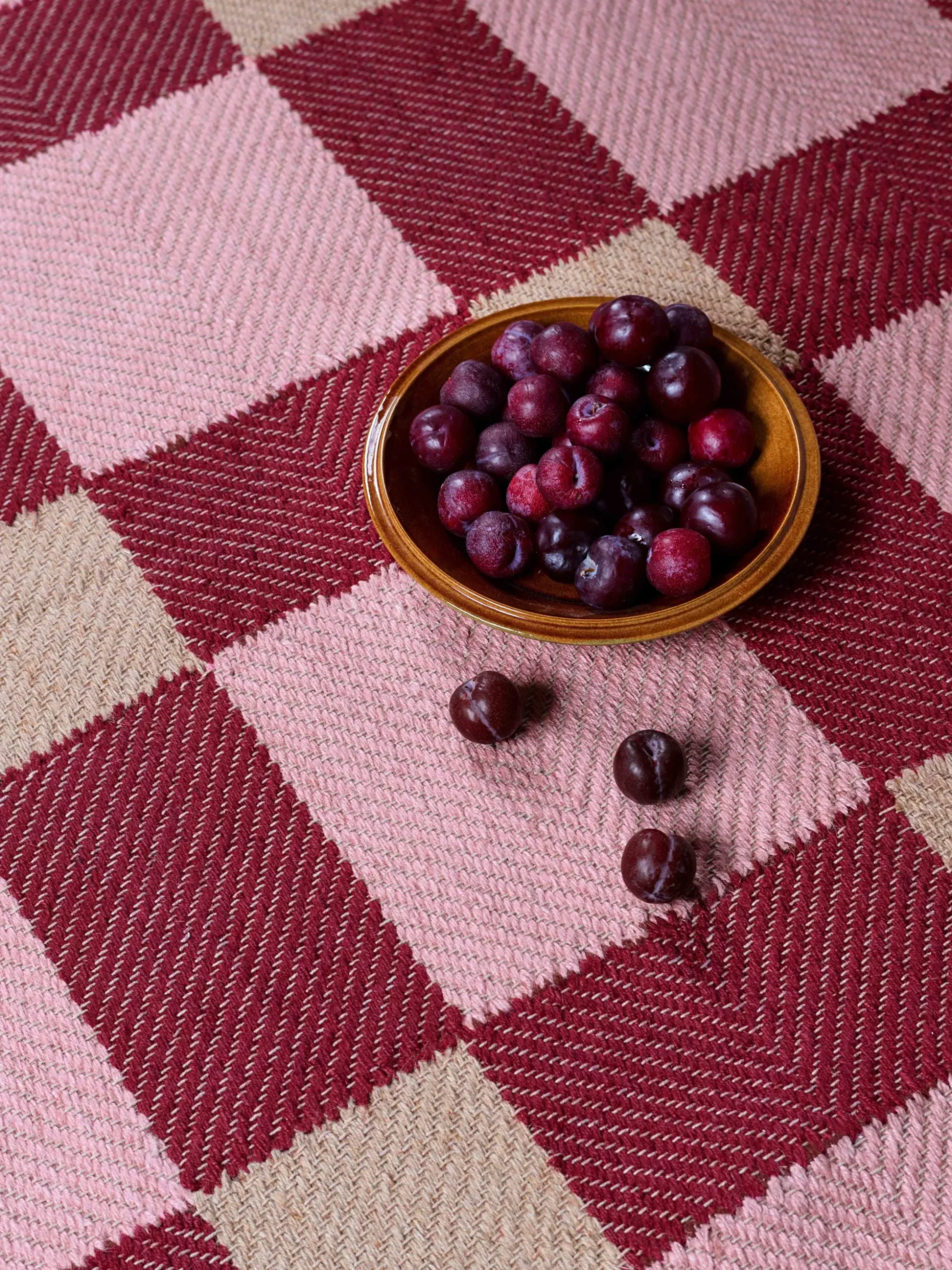 Tappeto in iuta tessuto a mano Plum Punsch