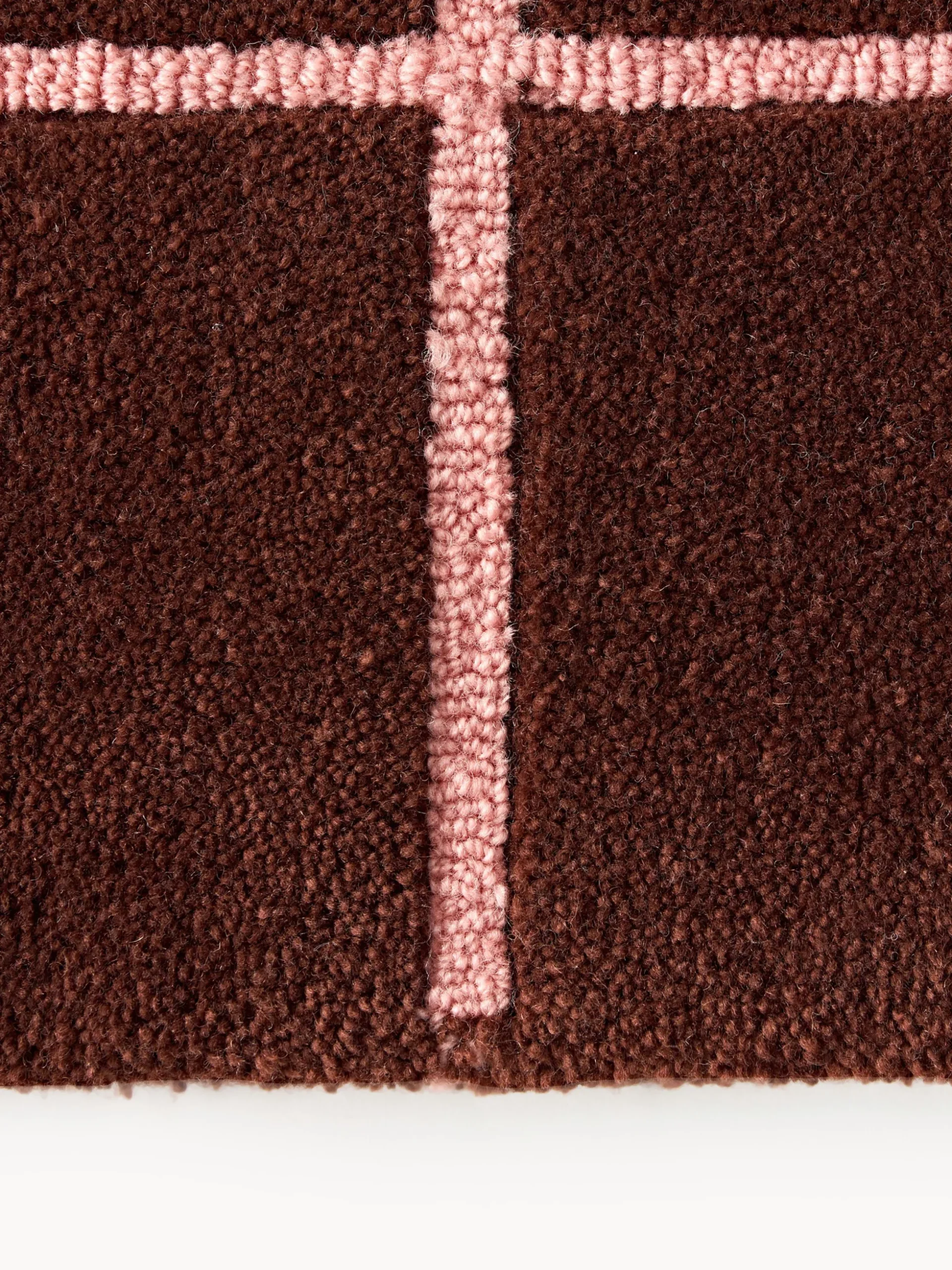Tappeto in lana a pelo alto e basso tuftato a mano Kallie