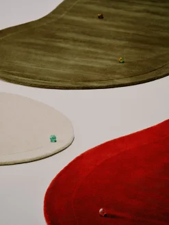 Tappeto in lana fatto a mano dalla forma particolare Kadey