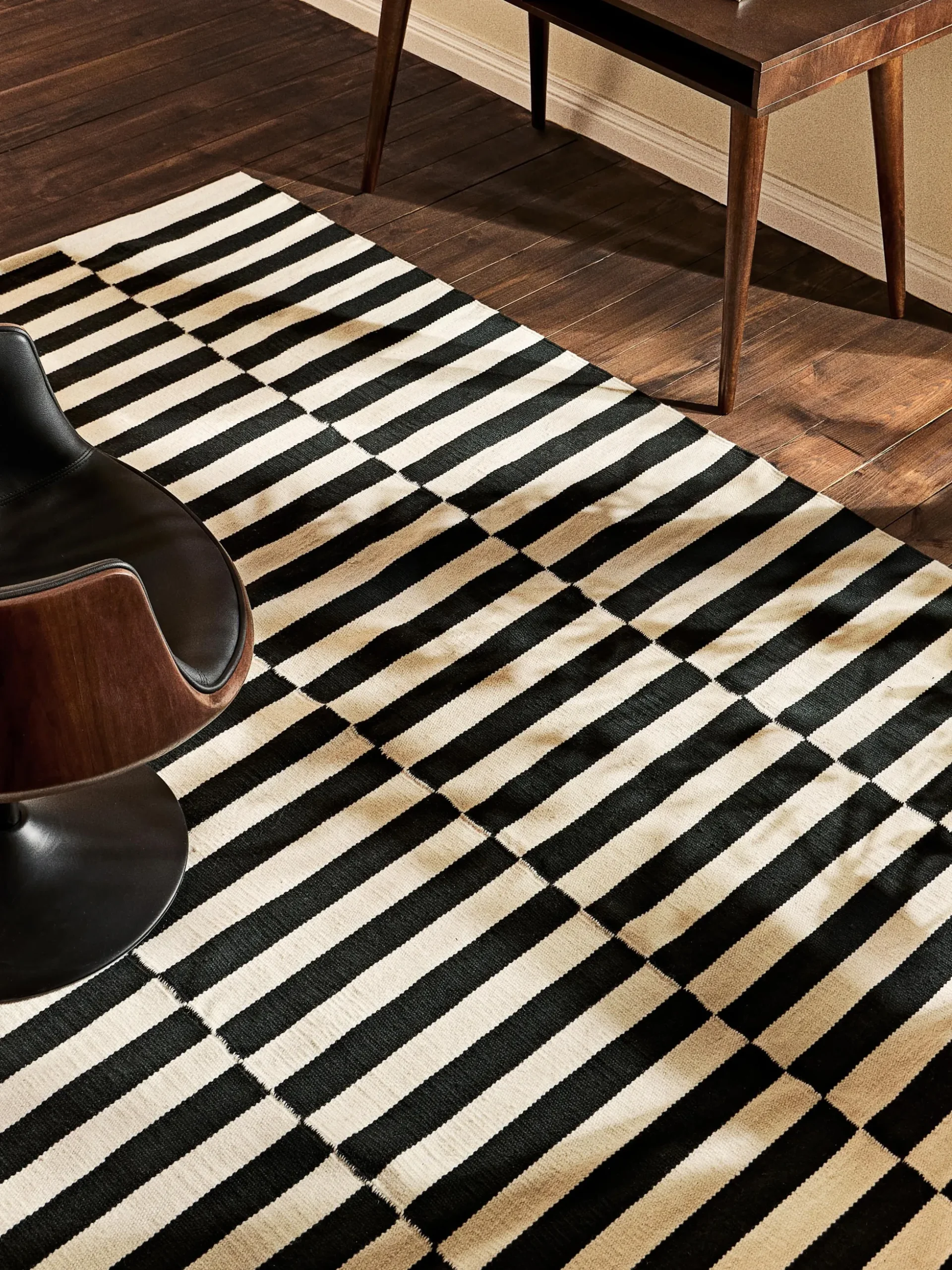 Tappeto Kilim a righe tessuto a mano Donna