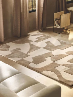 Tappeto marrone e beige in lana fatto a mano con motivo a rilievo Corin