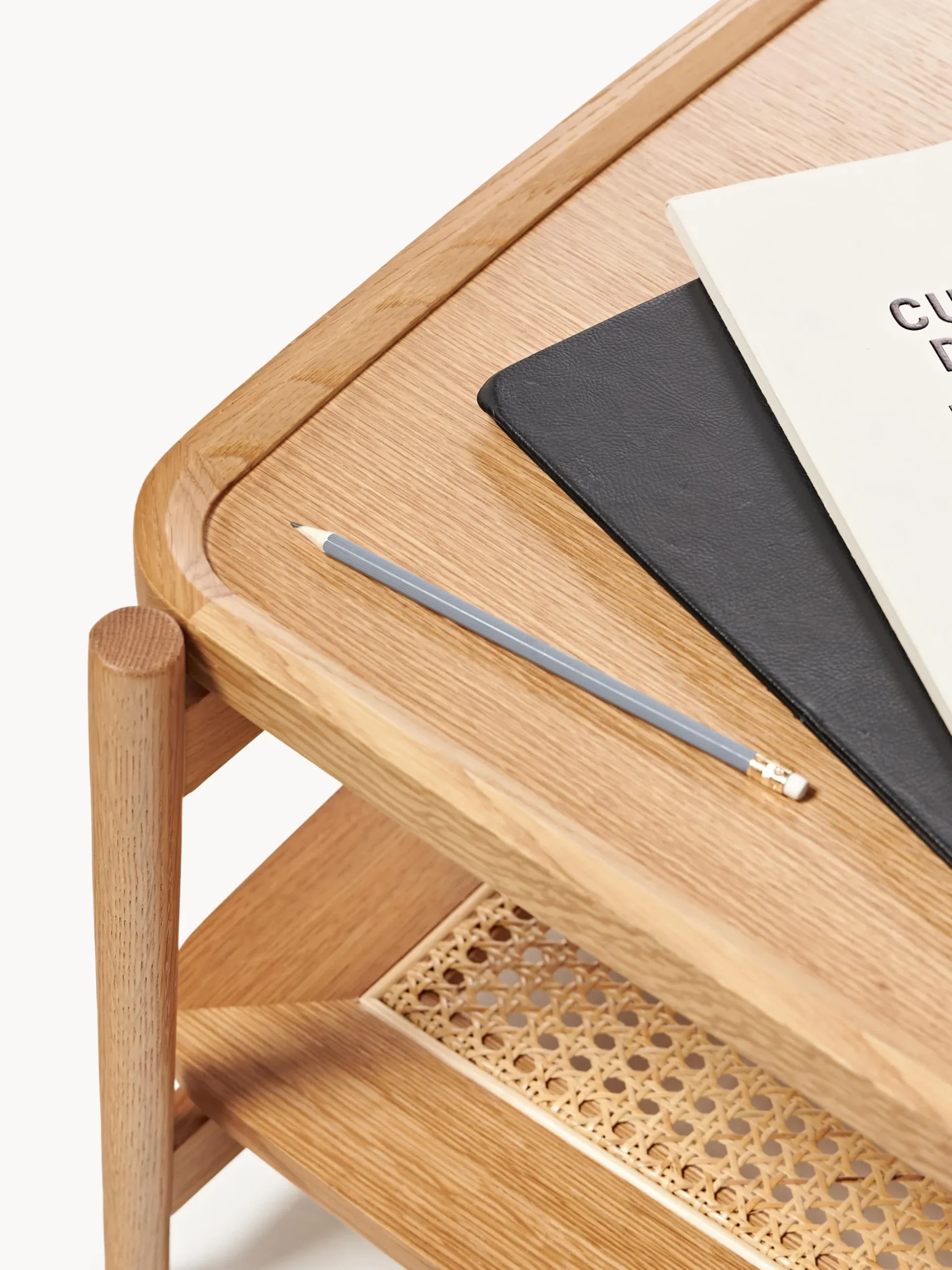 Tavolino da salotto in legno con spazio storage e intreccio viennese Libby