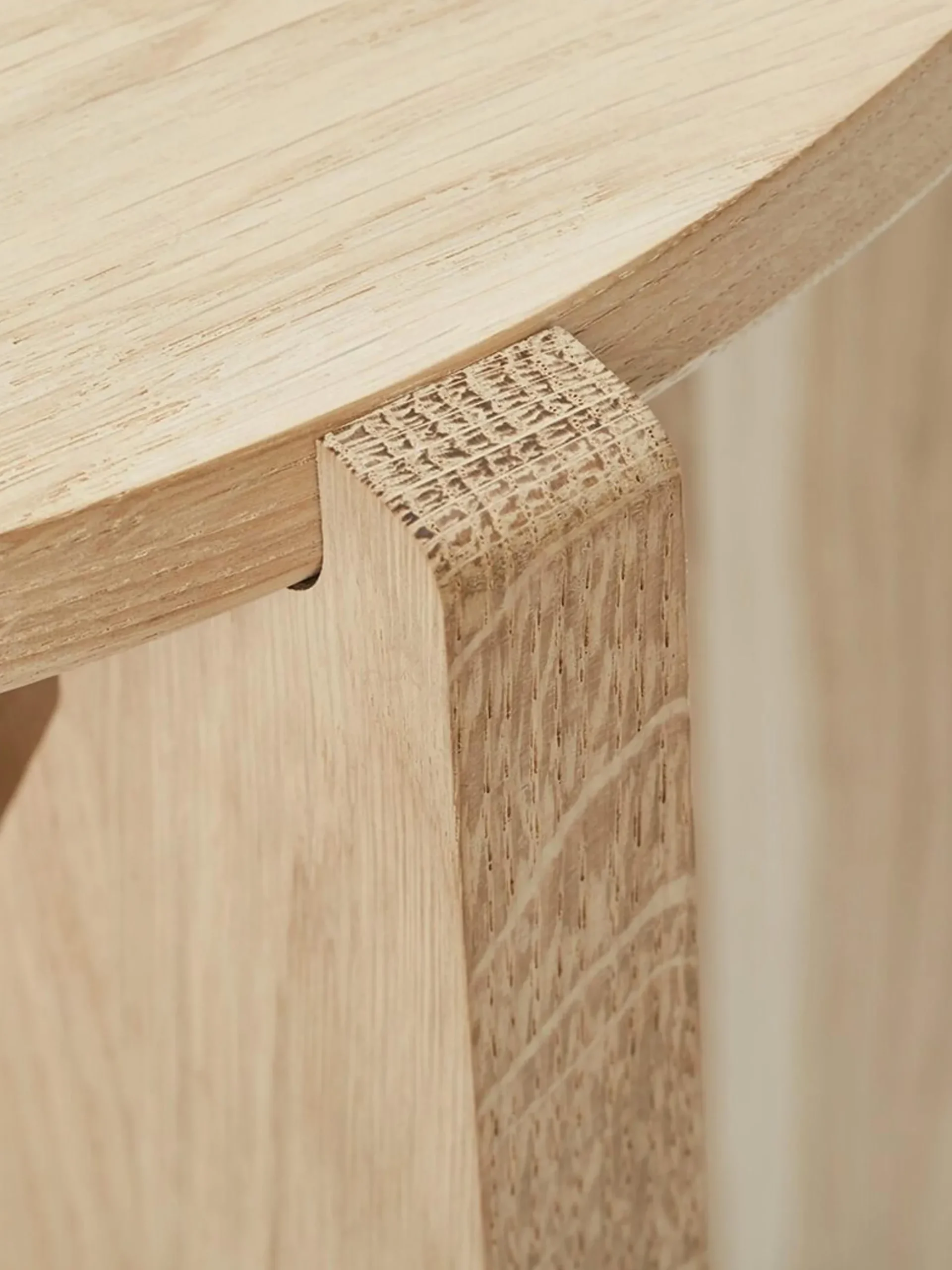 Tavolino da salotto rotondo in legno di quercia Future