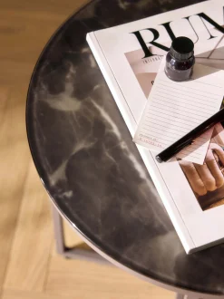 Tavolino rotondo con piano in vetro effetto marmo Antigua