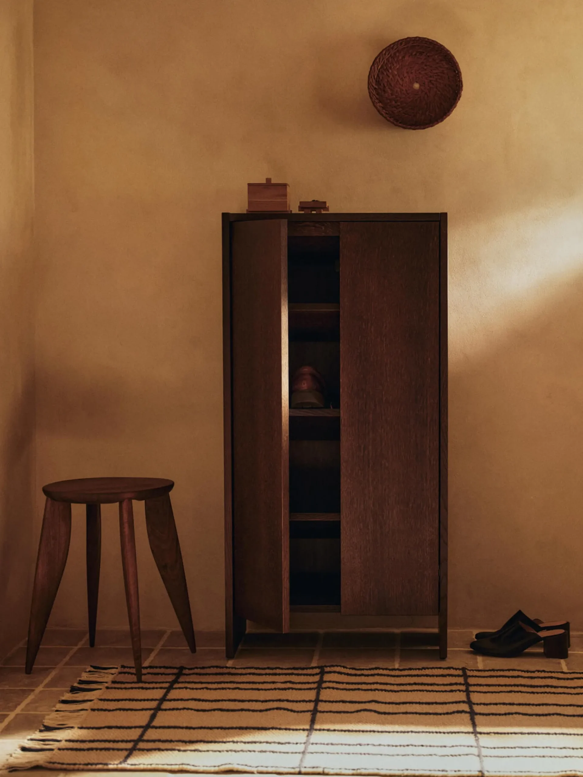 Tavolino rotondo in legno di noce Feve