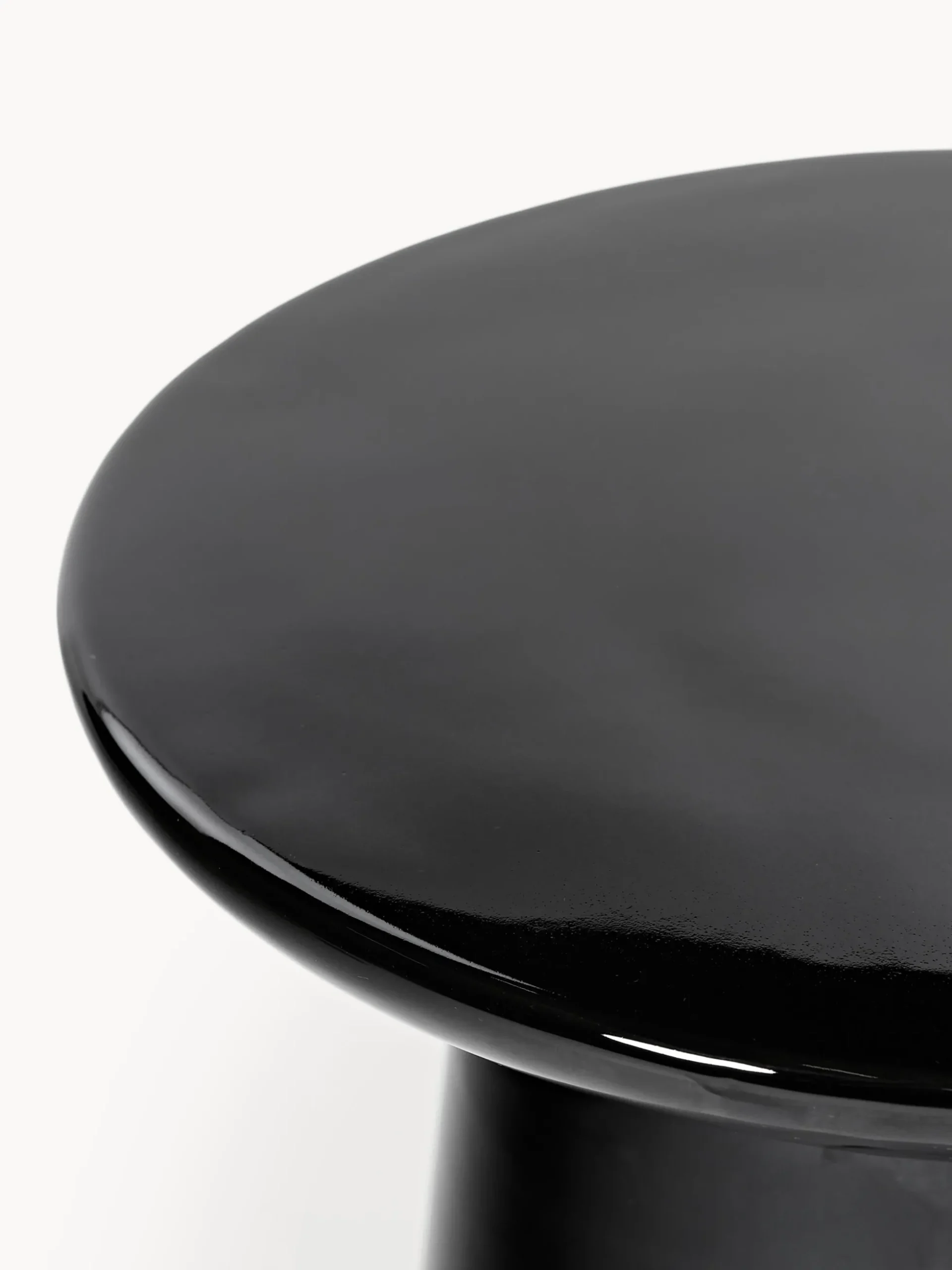 Tavolino rotondo con finitura lucida Dunstan