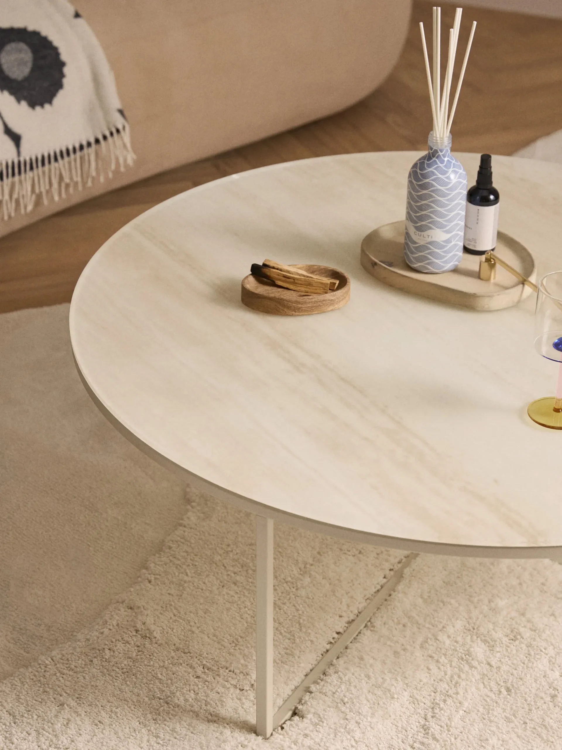 Tavolino rotondo XL da salotto con piano in vetro effetto marmo Antigua