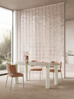 Tavolo organico con piano in vetro Beni, 200 x 110 cm