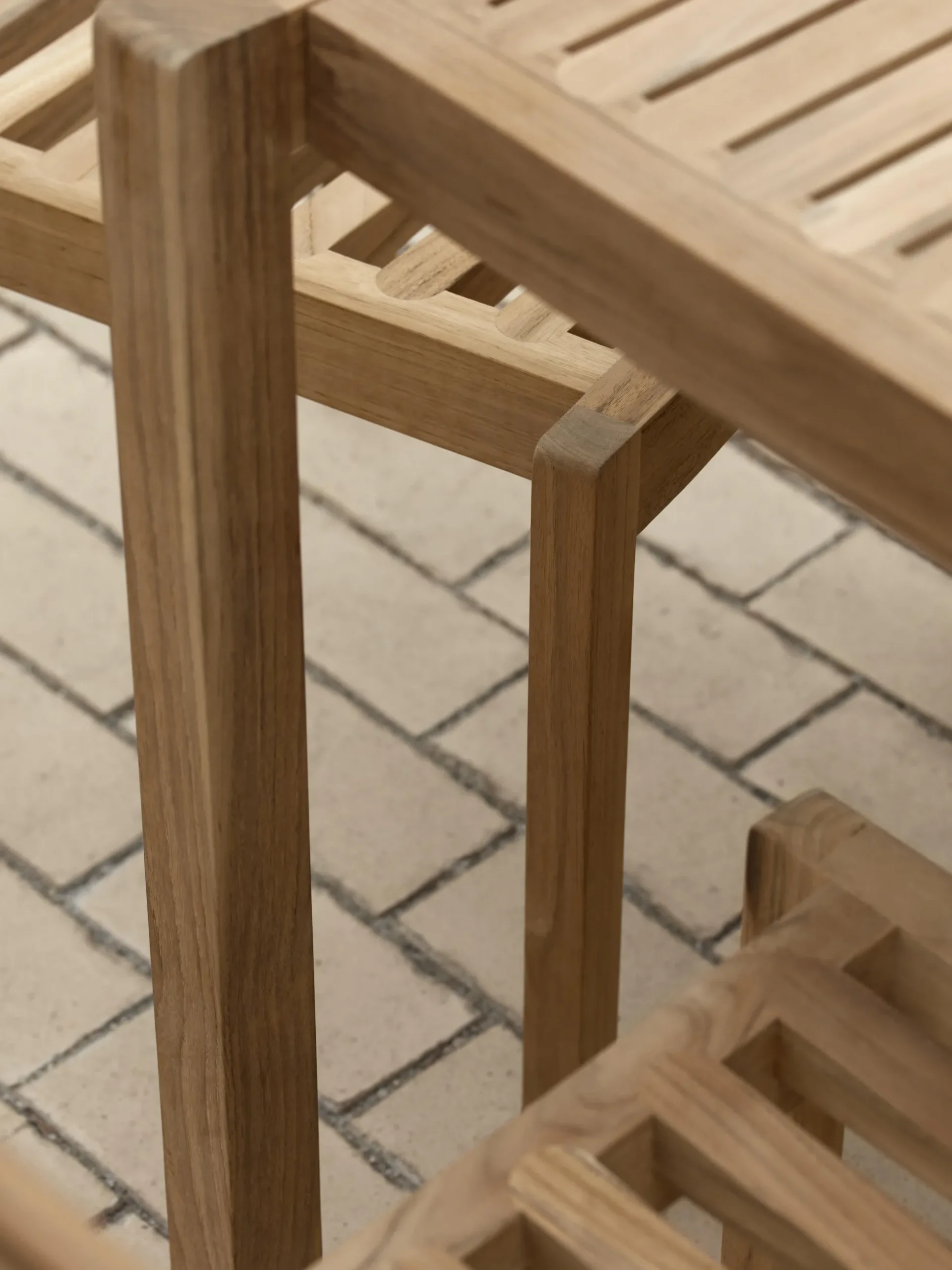 Tavolo da giardino in legno di teak AH901, 100 x 99 cm