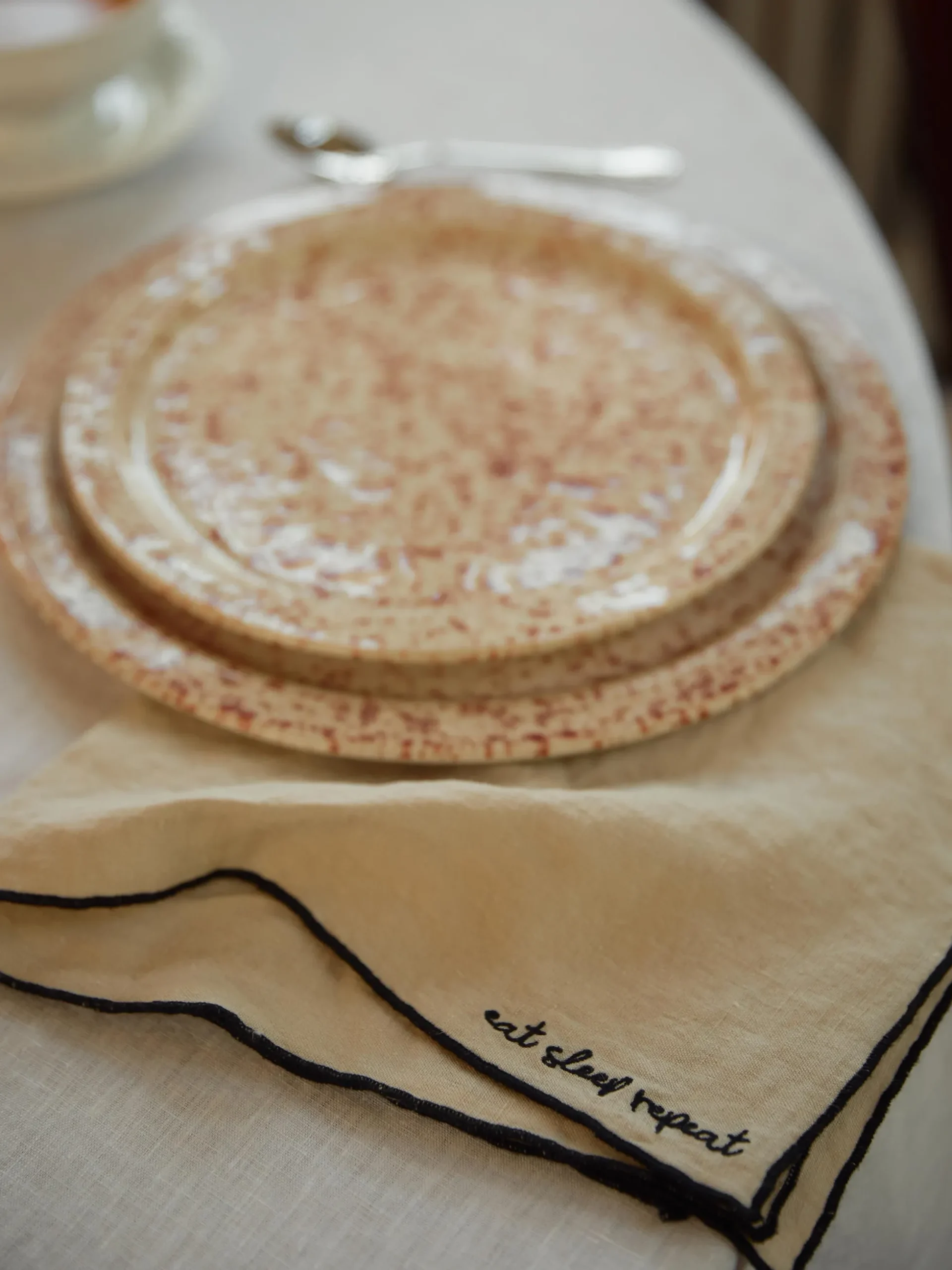 Tovaglioli in lino con ricamo Cosmo 4 pz