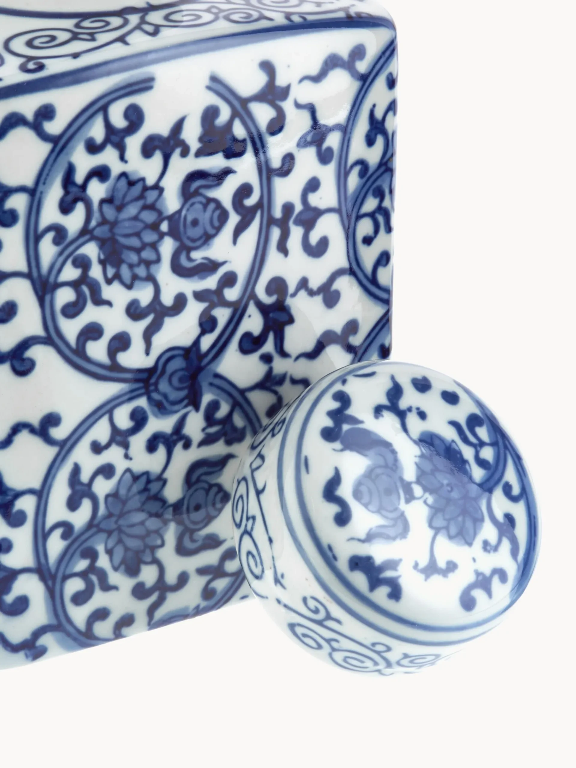 Vaso in porcellana con coperchio Ella, alt. 17 cm