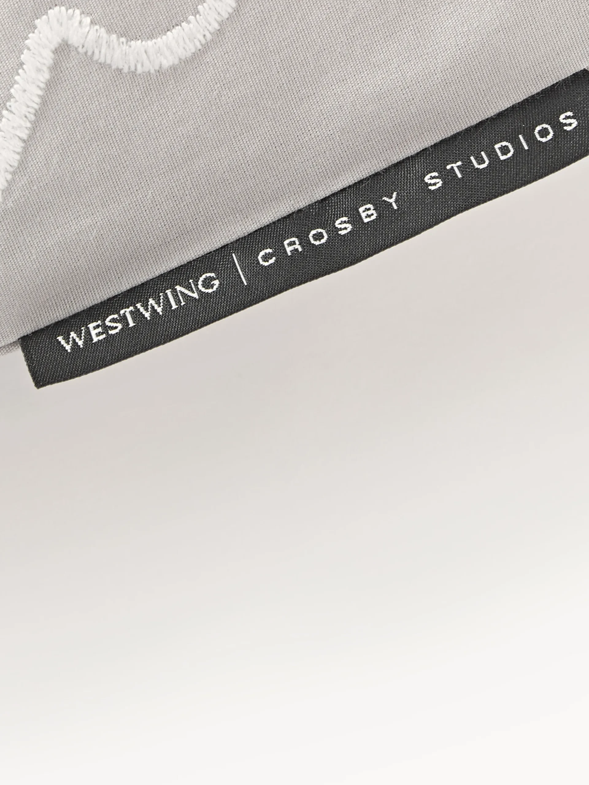 Westwing | Crosby Studios, Copripiumino in cotone con motivo ricamato Jouy